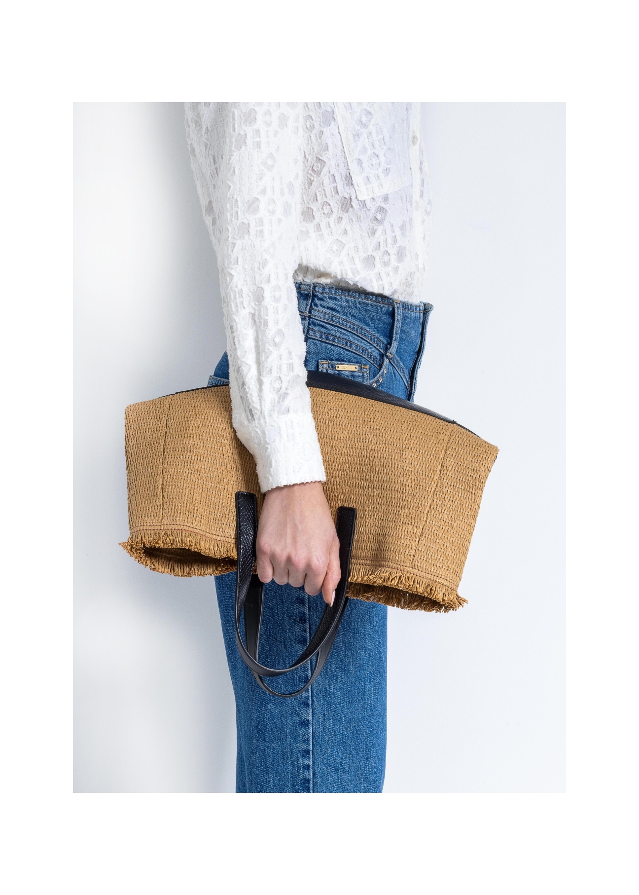Women's bag made of artificial straw TOREC-0631-15(W22)-07