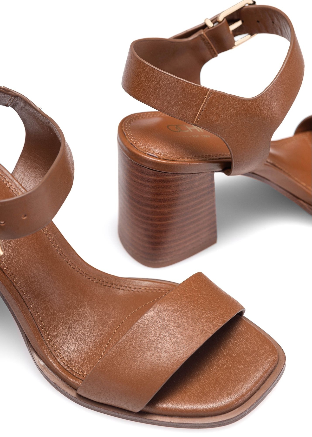 Women's brown leather sandals BUTYD-1178-1D(W26), close-up of the product detail on a white background.