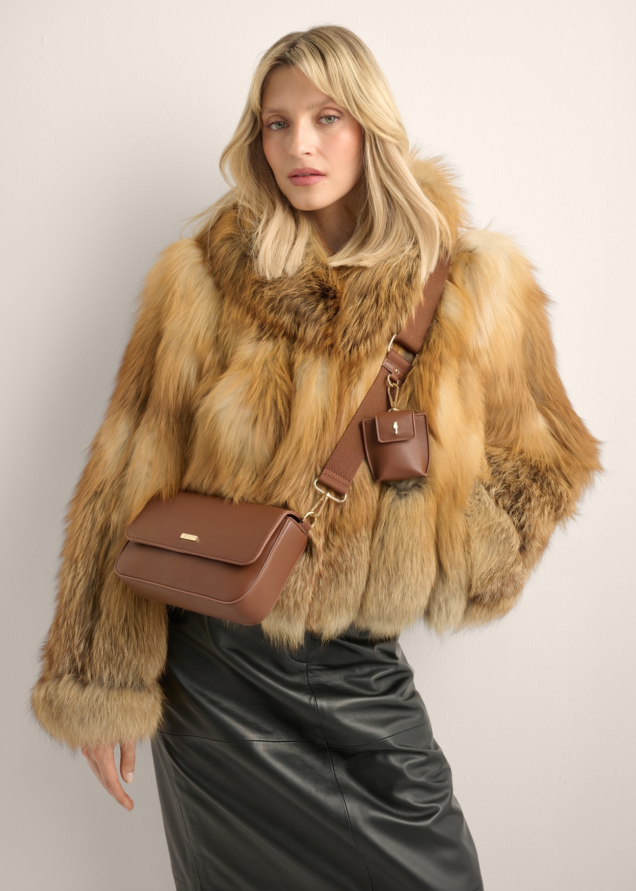 Light brown women's shoulder bag TOREC-1255-1G(Z26)