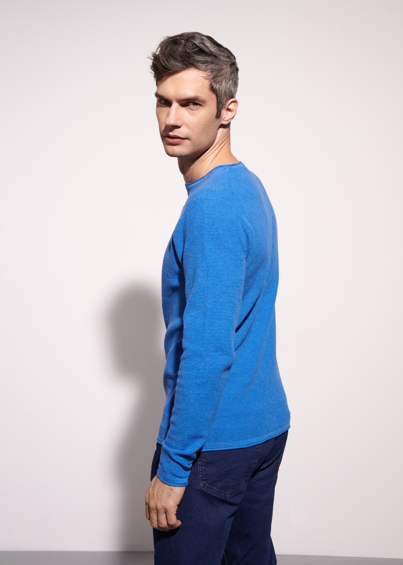 Blue men's basic sweater SWEMT-0128-61(W23)-02
