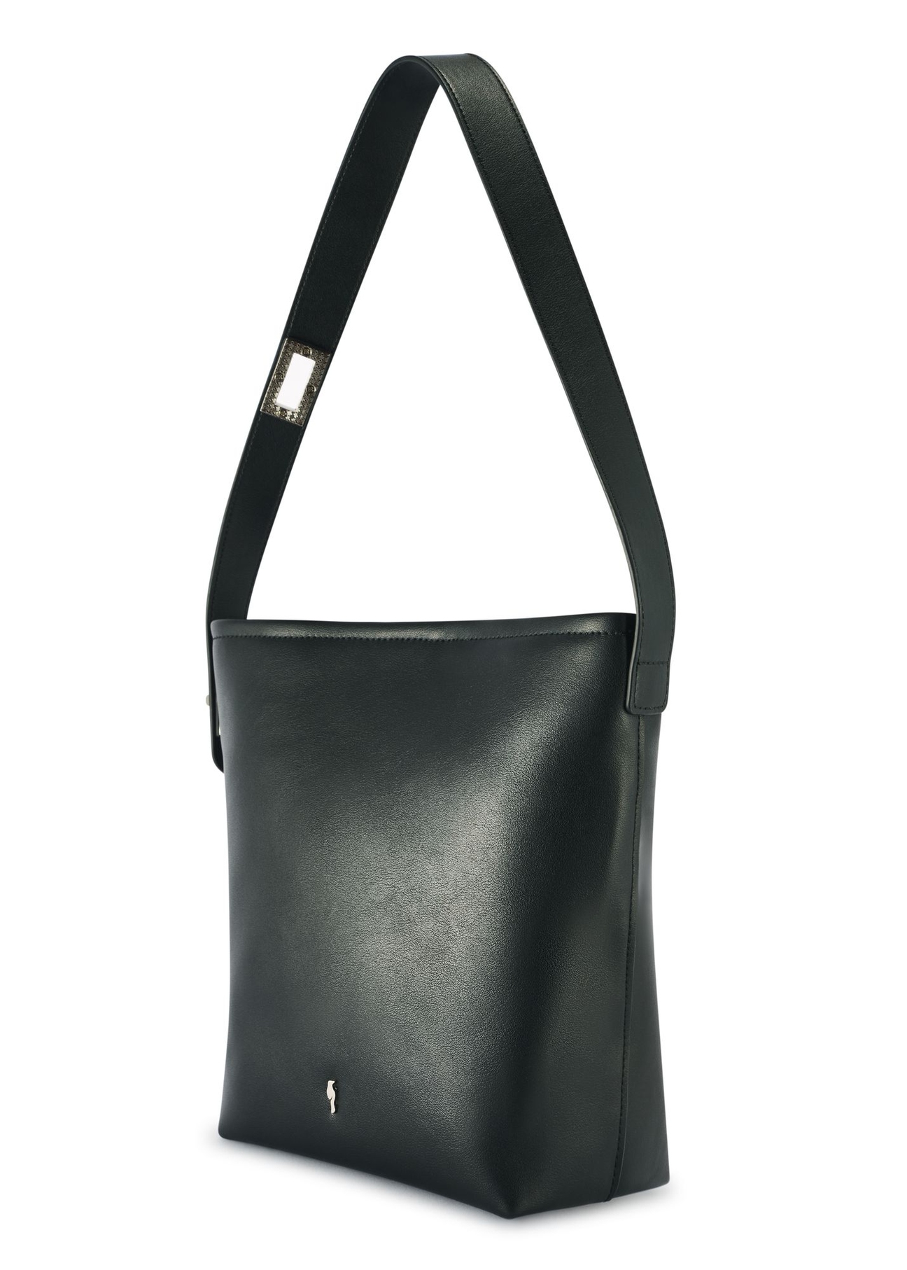 Black women's shoulder bag TOREC-1093-99(Z25) - diagonal view of the product on a white background.