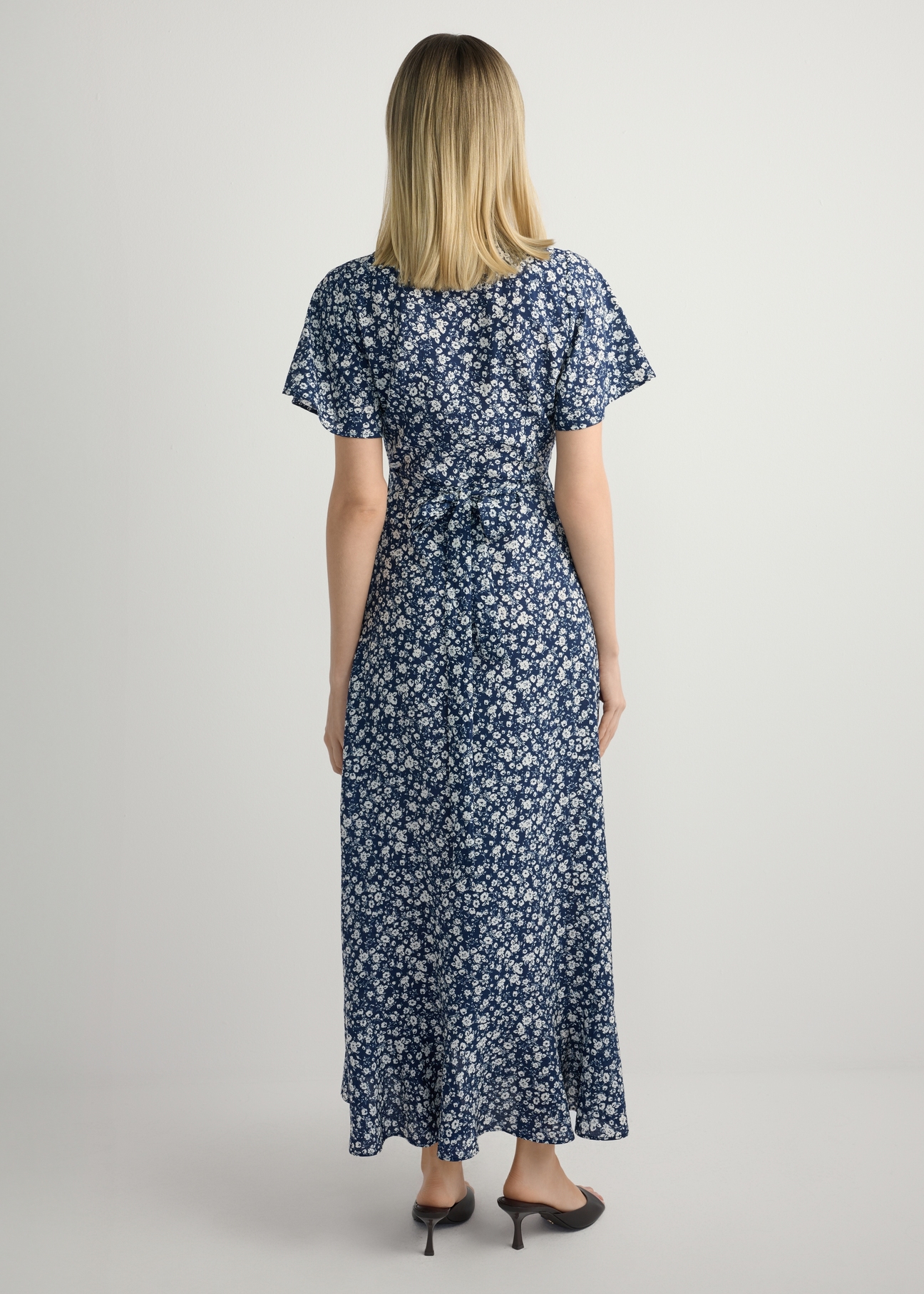 Long floral dress SUKDT-0233-7P(W26), back view of the product on the model. Full body visible.