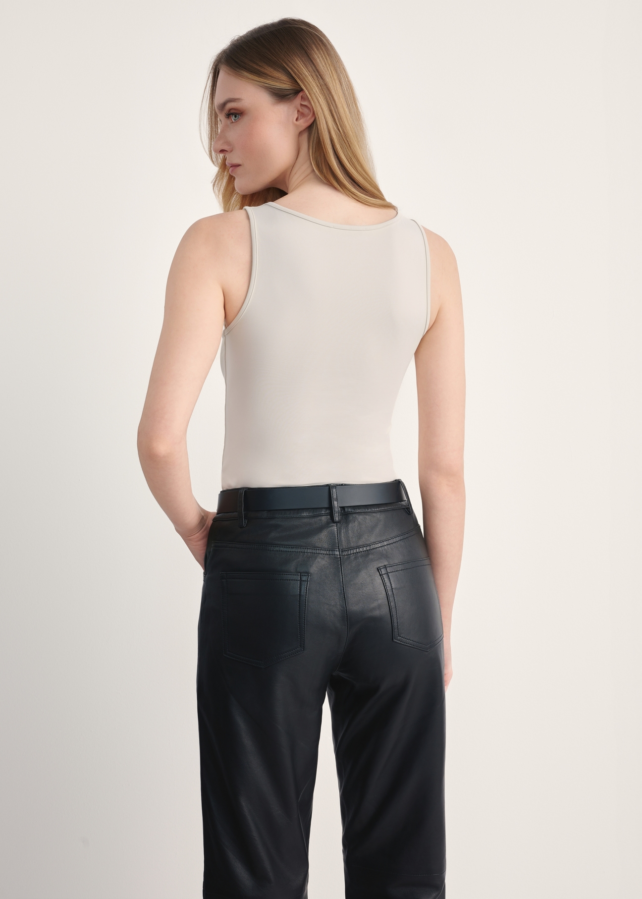 Light beige women's camisole BLUDT-0179-80(Z24), product visible from the back on the model, half of the silhouette visible.
