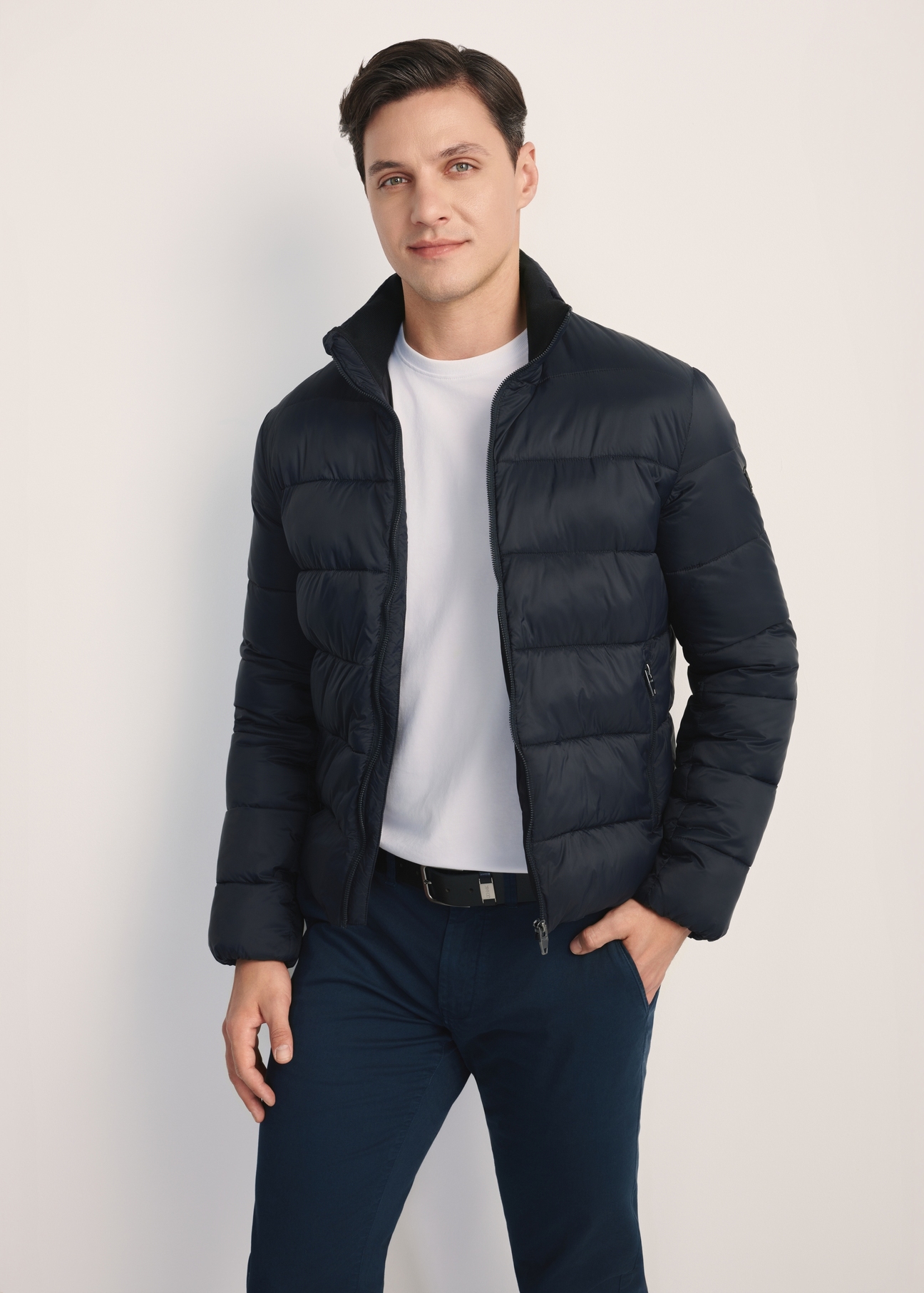 Men's navy blue transitional jacket KURMT-0389-69(Z25), product visible from the front on the model, half of the silhouette visible.