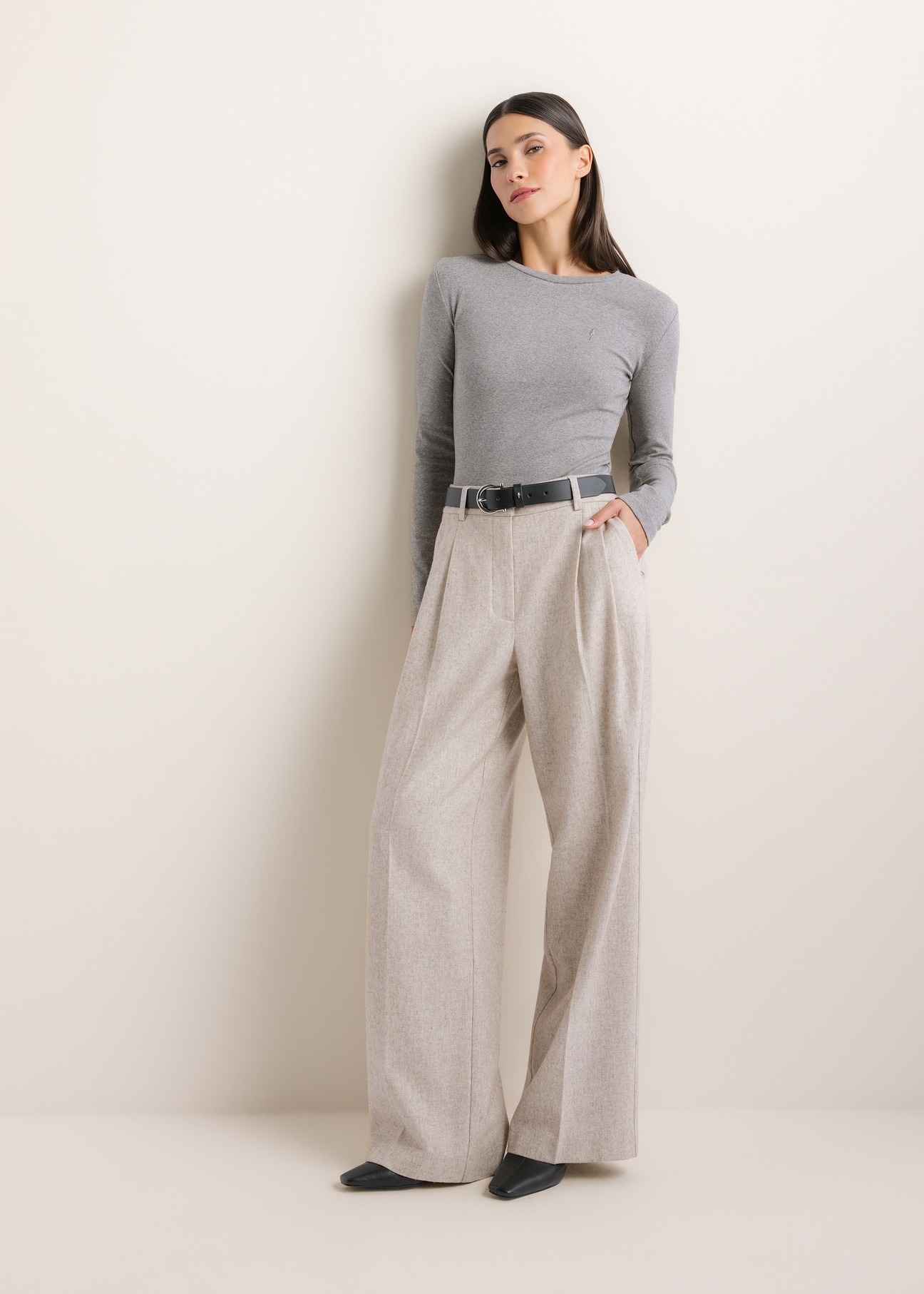 Women's gray cotton longsleeve LSLDT-0061-9B(Z26), front view of the product on the model. Full body visible.