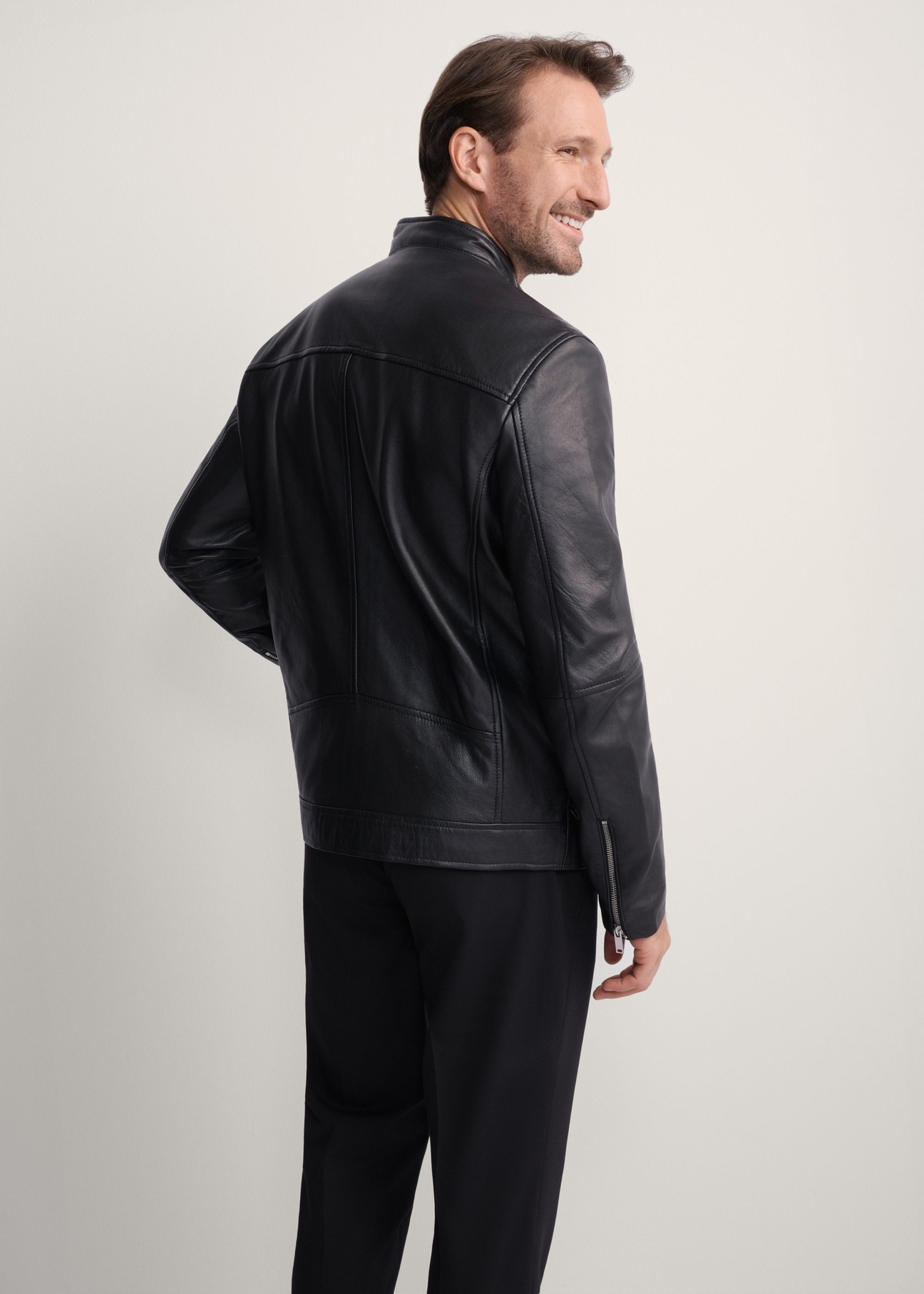 Men's leather jacket with stand-up collar KURMS-0298L-1040(KS), product view from the back on the model. Half of the silhouette visible.