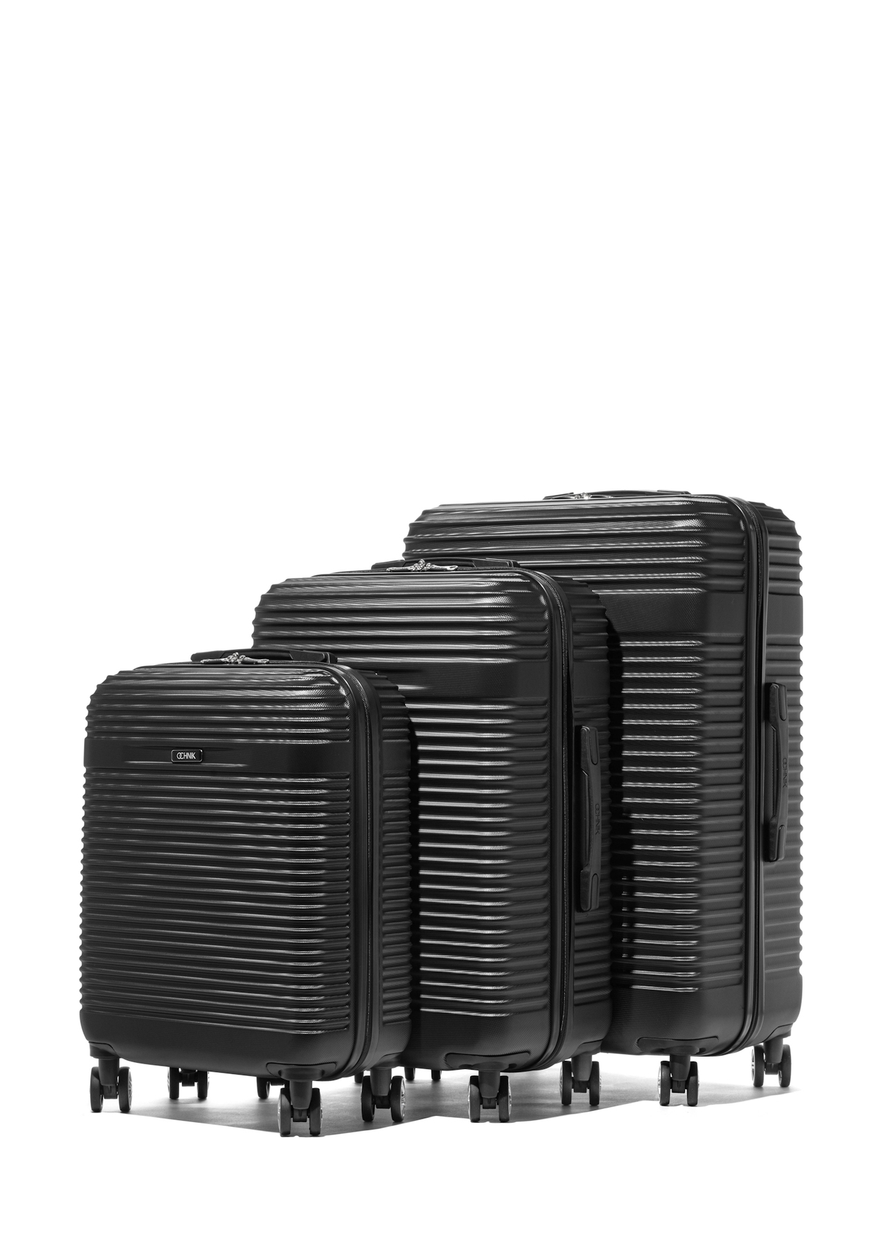 Set of wheeled suitcases (19"/24"/28") WALAB-0040-99(W26) – front view of the product on a white background.