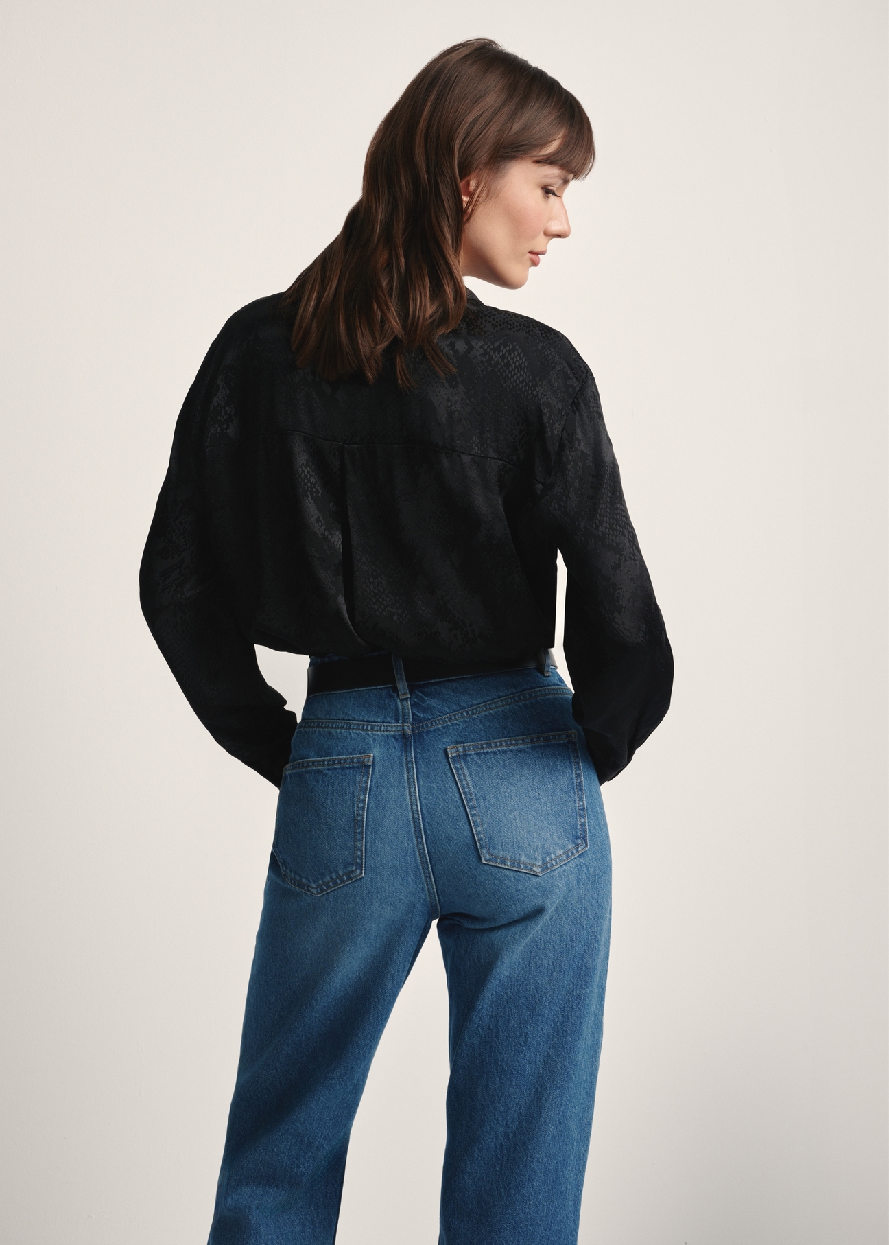 Women's black shirt with animal print KOSDT-0174-51(Z25), back view of the product on the model. Half of the silhouette visible.