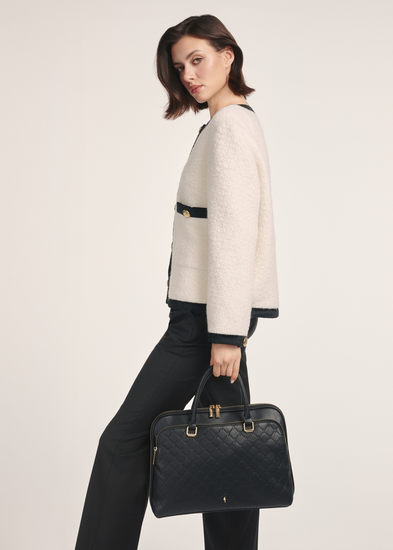 Black large women's bag TOREC-0978A-98(Z25), product view from the front on the model, half of the silhouette visible.