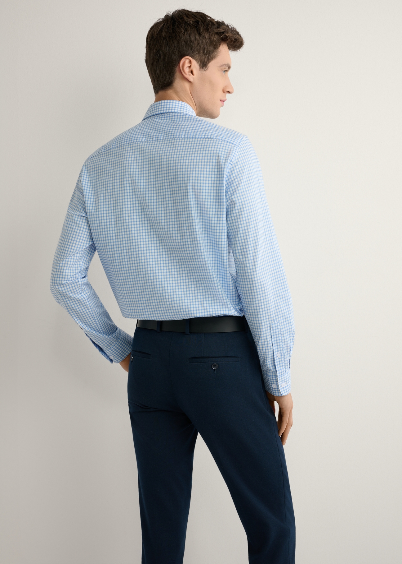 Men's blue checkered cotton shirt KOSMT-0277-7B(W26), back view of the product on the model. Half of the silhouette visible.