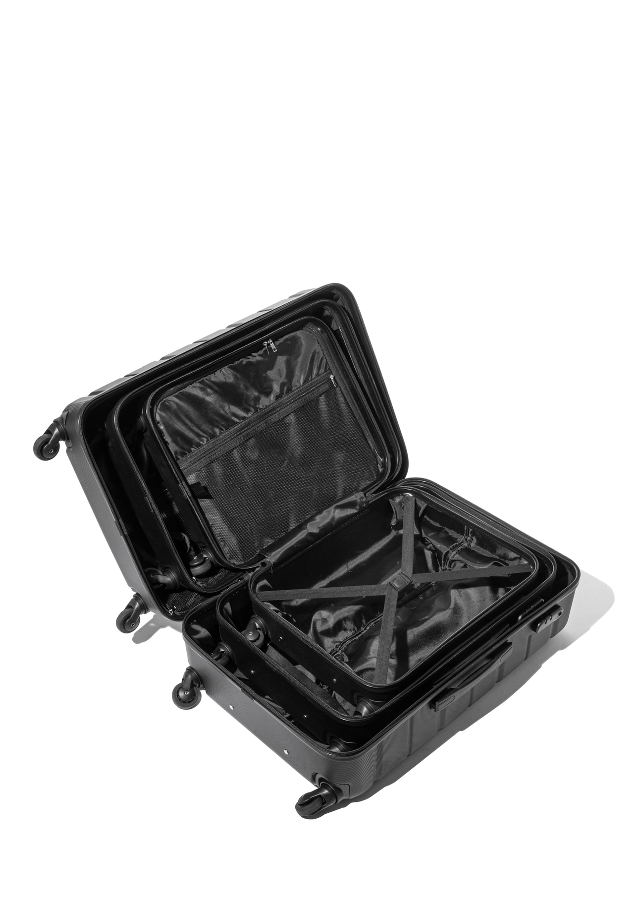 Set of suitcases on wheels 19''/24''/28'' WALAB-0067-99(W24)