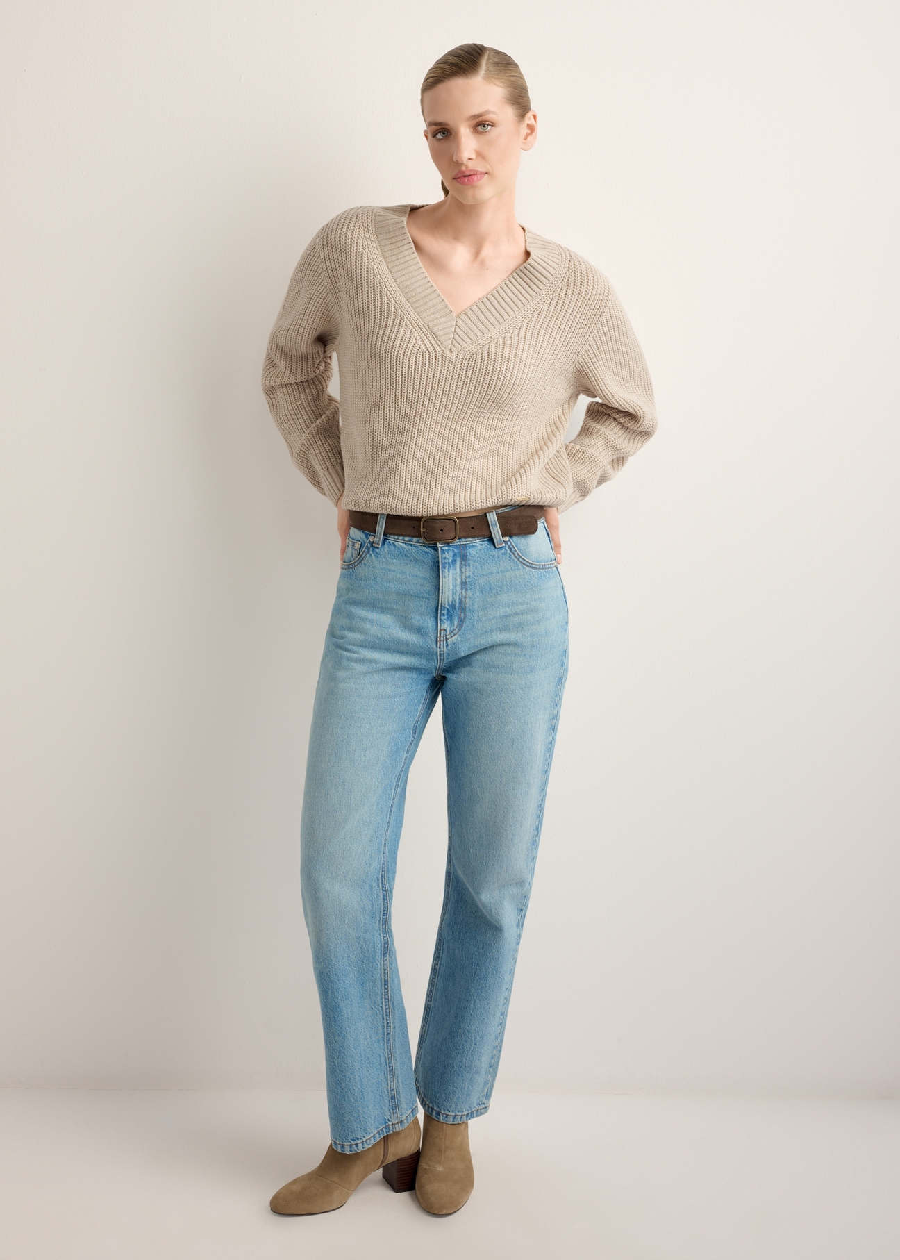 Women's sweater in cool beige SWEDT-0162-1J(Z26), front view of the product on the model. Full body visible.