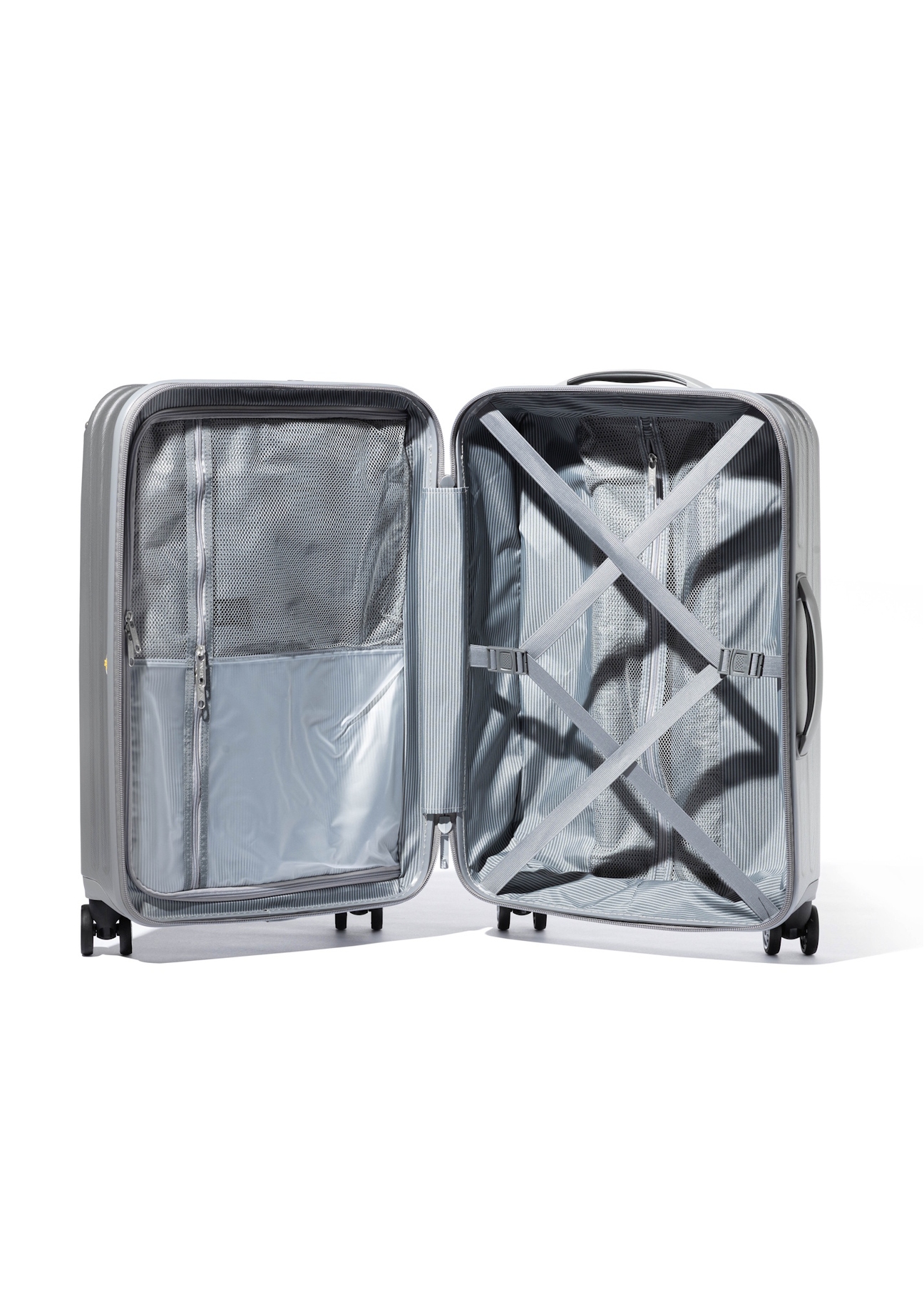Medium suitcase on wheels WALPC-0001-9X-24(W26), product view inside on white background.