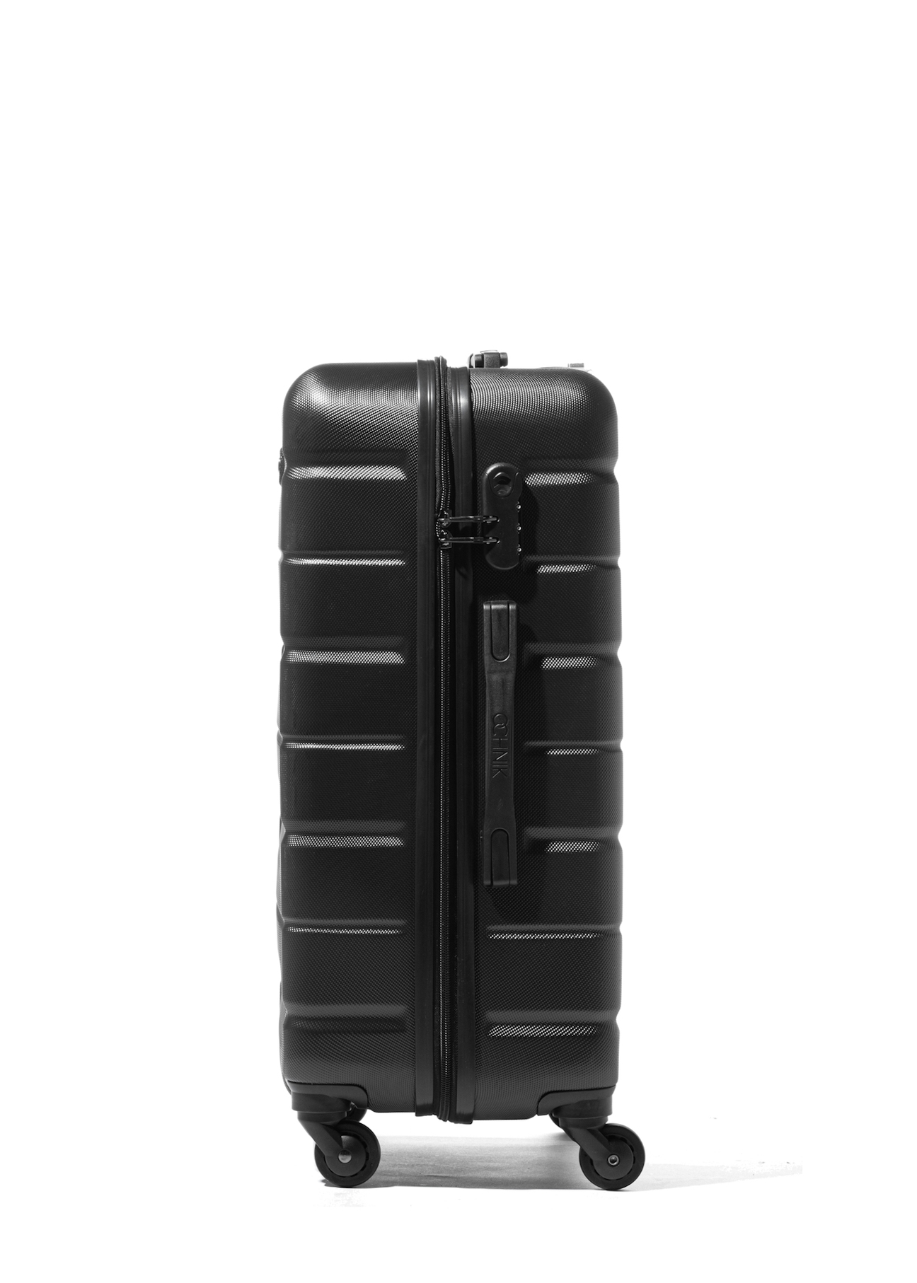 Medium suitcase on wheels WALAB-0067-99-24(W25)