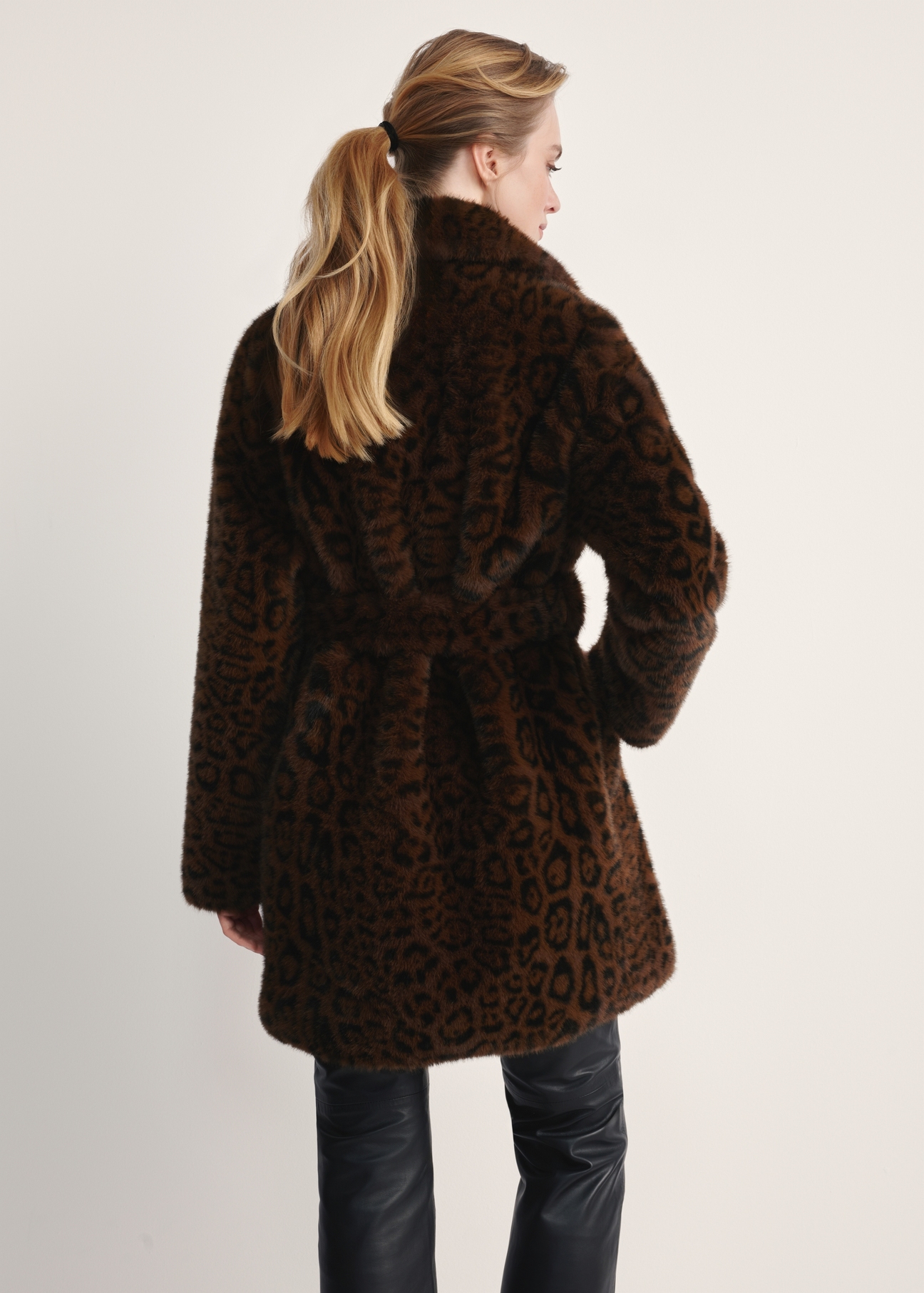 Women's brown leopard print fur coat FUTDP-0074-89(Z25) - back view of the product on a model, against a white background. Knee-length silhouette visible.