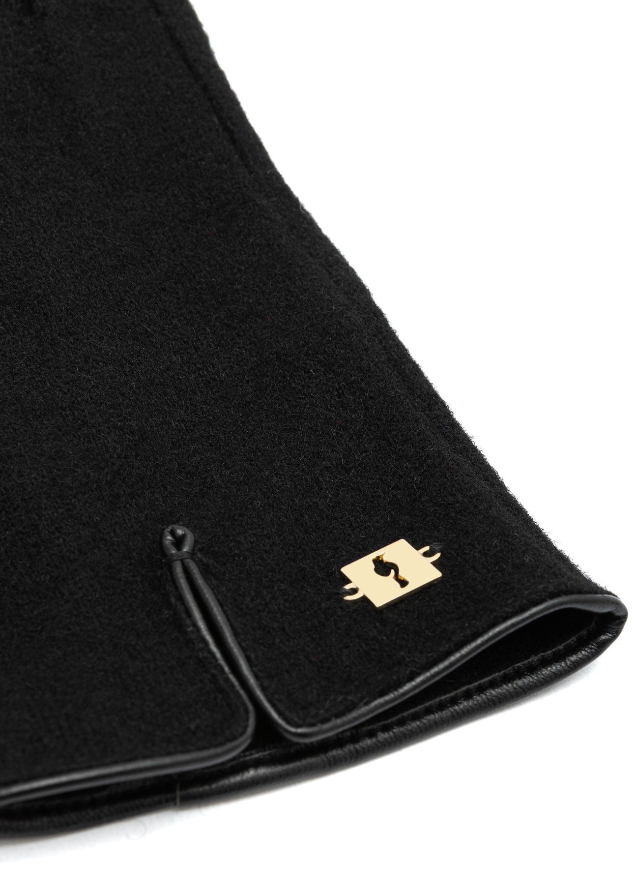 Black woolen women's gloves REKDT-0027A-99(Z25) - close-up of the detail on a white background.