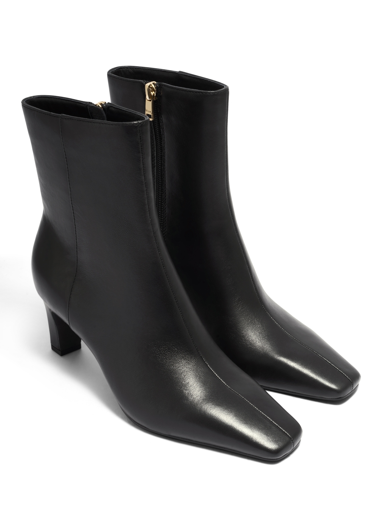 Black leather women's ankle boots BUTYD-1302-99(Z26), diagonal product view on a white background.