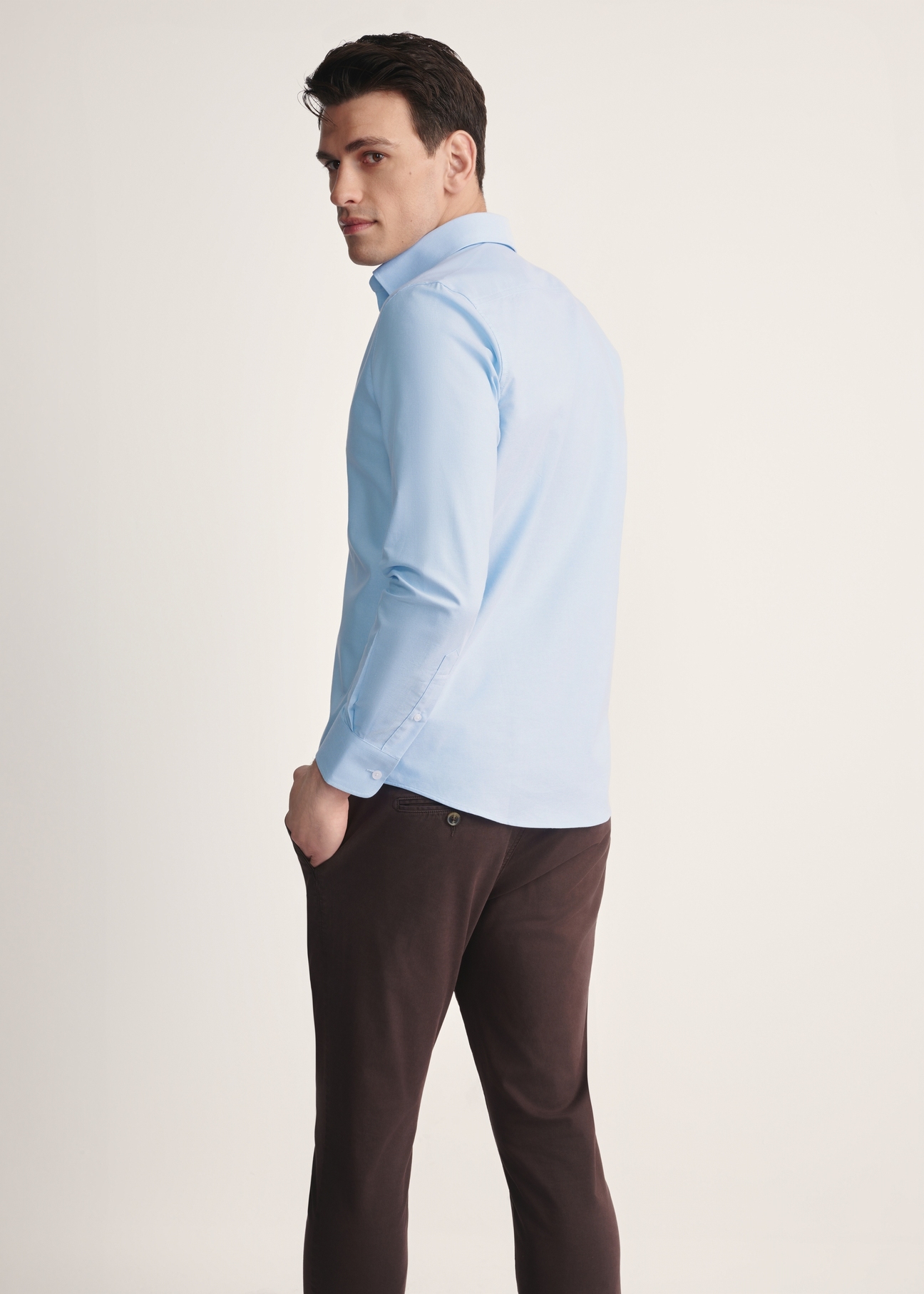 Light blue men's shirt KOSMT-0350-62(Z25), product view from the back on the model, half of the silhouette visible.