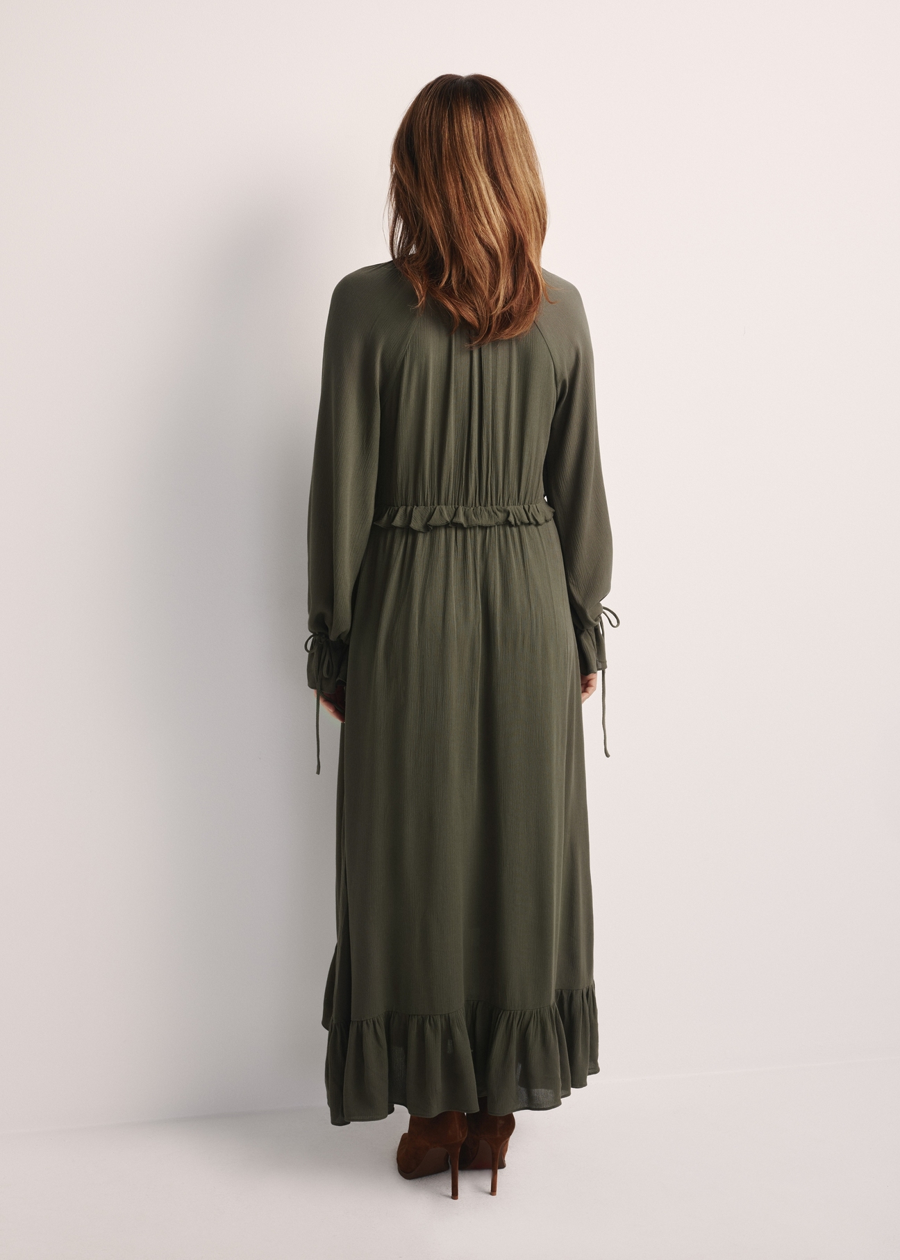 Maxi dress in khaki color SUKDT-0248-55(Z25). product visible from the back, the whole silhouette visible.