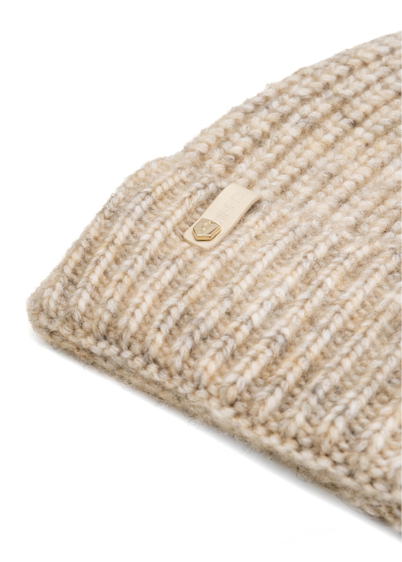 Beige women's winter hat CZADT-0208-81(Z25), close-up of the product detail on a white background.