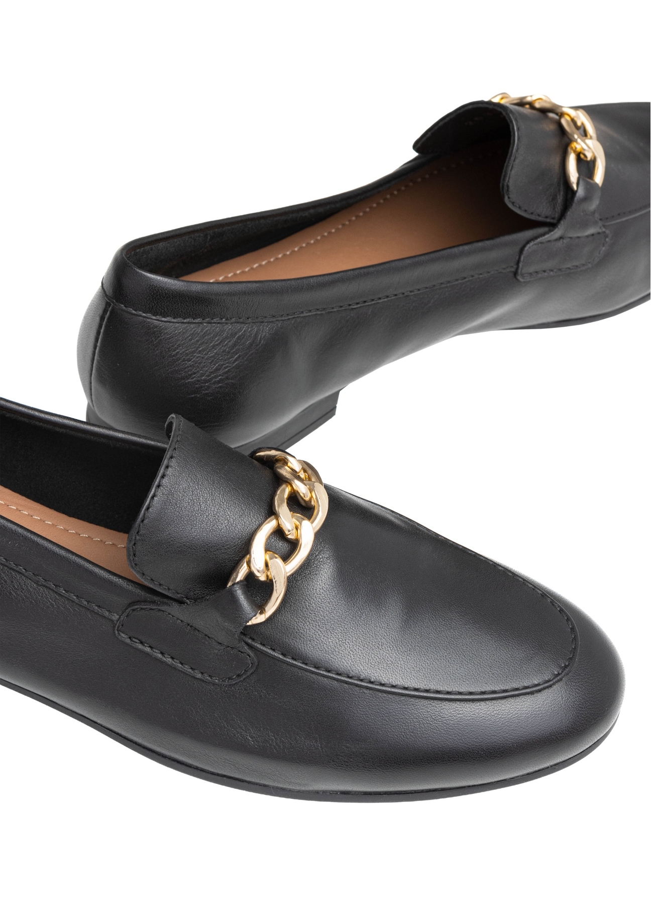 Women's black leather moccasins with chain BUTYD-0914A-99(W26), close-up of the product detail on a white background.
