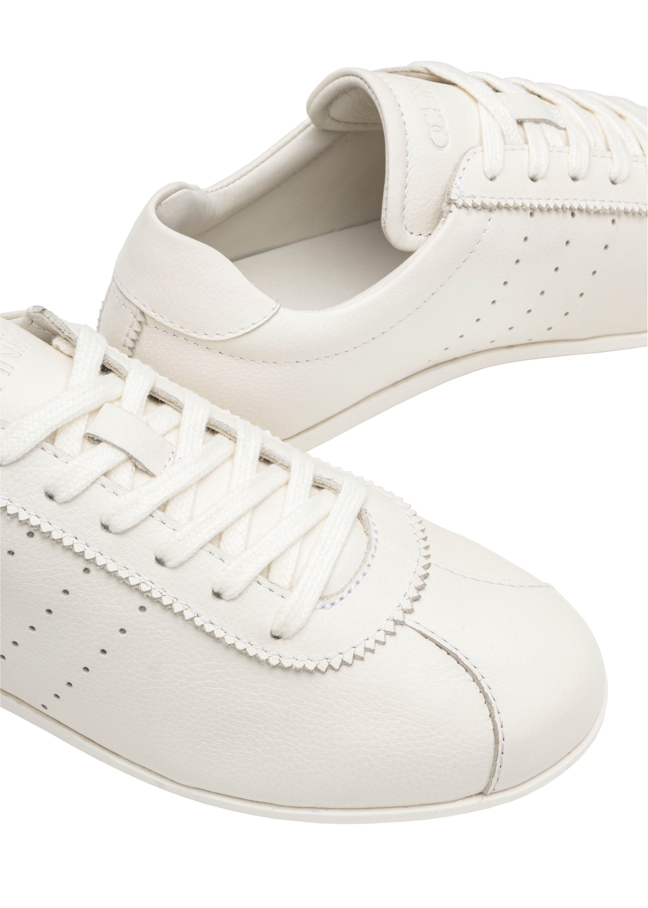 Cream leather women's shoes BUTYD-1261-0B(W26), close-up of the product on a white background.