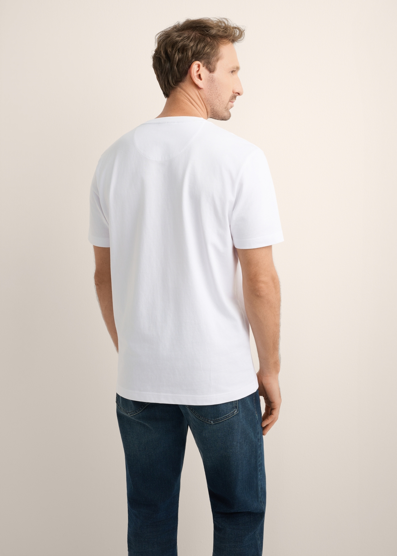 Men's white cotton T-shirt TSHMT-0158-0A(Z26), back view of the product on the model. Half of the silhouette visible.