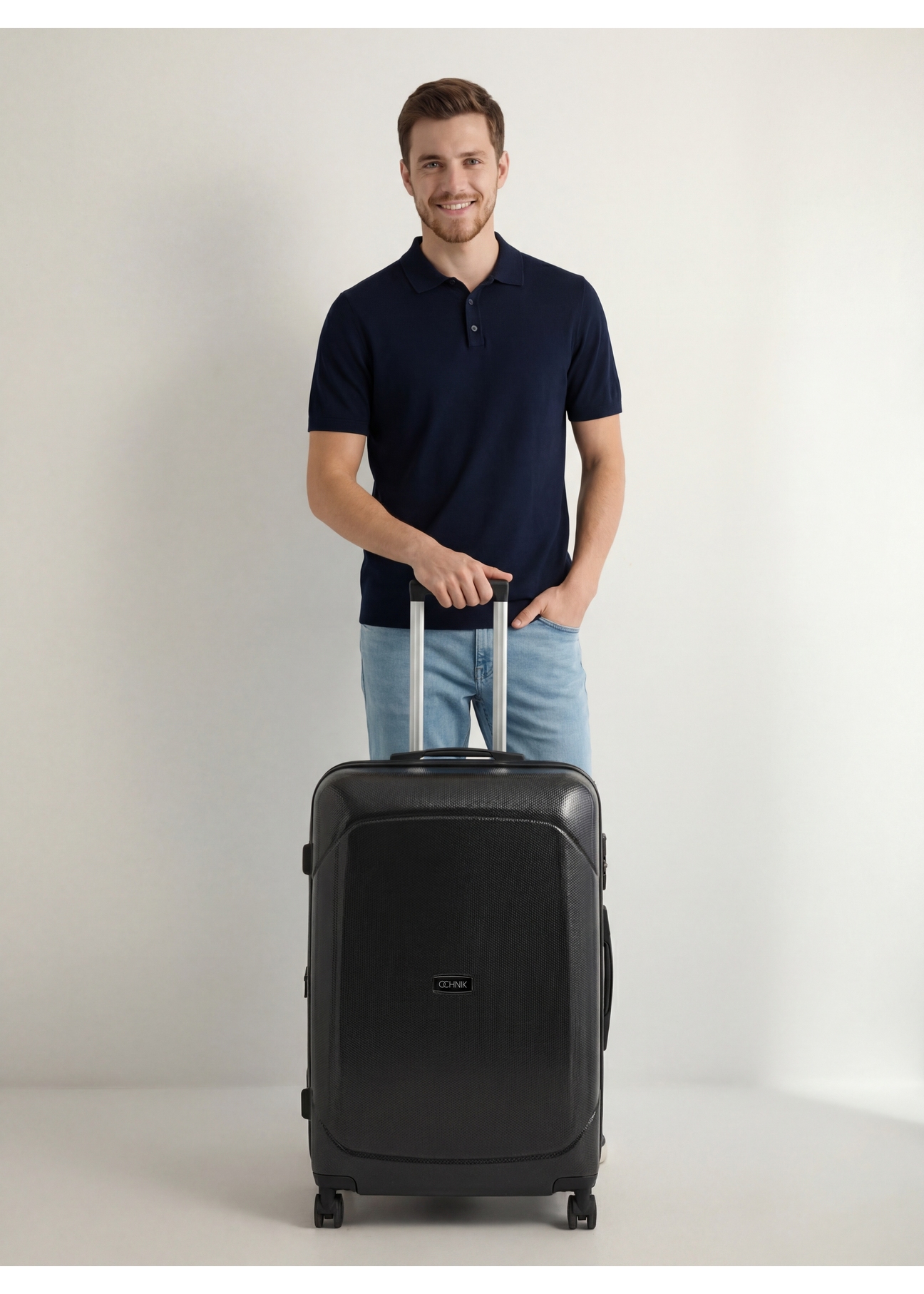 Large suitcase on wheels WALPC-0014-99-28(W26), front view of the product next to the model's silhouette.