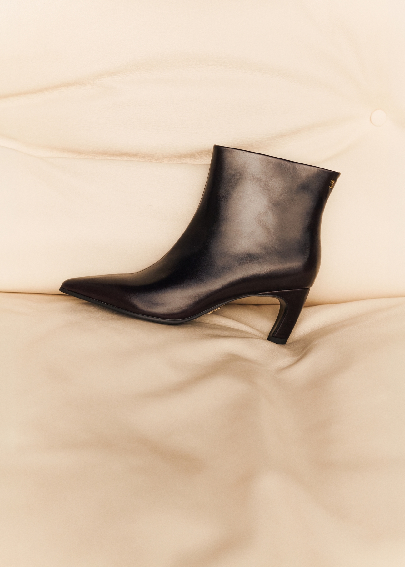 Women's leather ankle boots in burgundy color BUTYD-1338-4E(Z26)