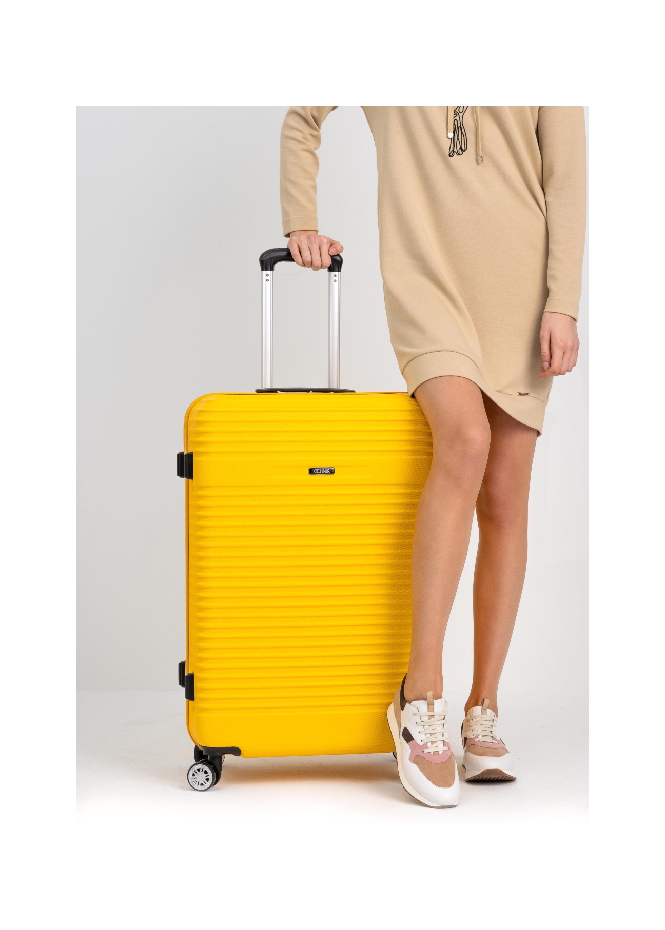 Set of suitcases on wheels 19'/24'/28' WALAB-0040-21(W24)-11