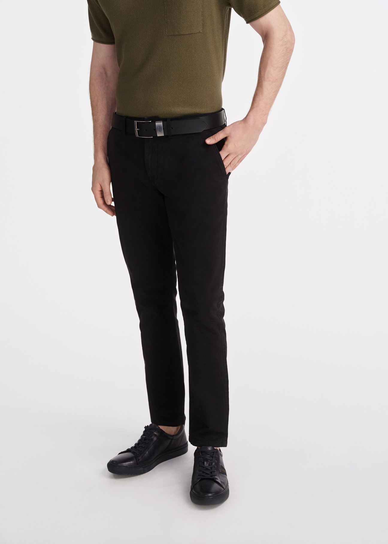 Black men's trousers SPOMT-0103A-99(Z25), front view of the product on the model. Half of the silhouette visible.