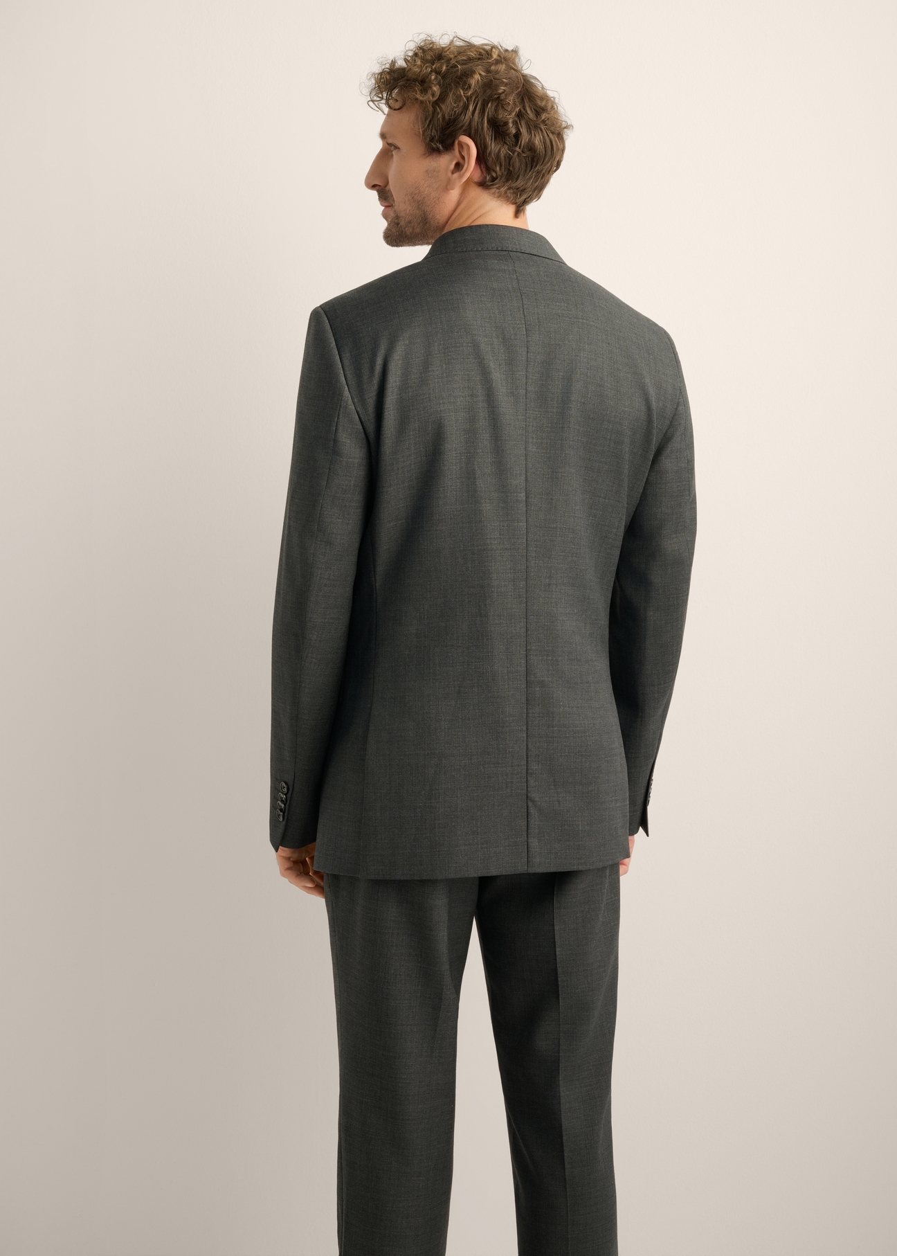 Men's graphite blazer with wool, MARMT-0025-9D(Z26). Rear view of the product on a model. Half of the silhouette is visible. 