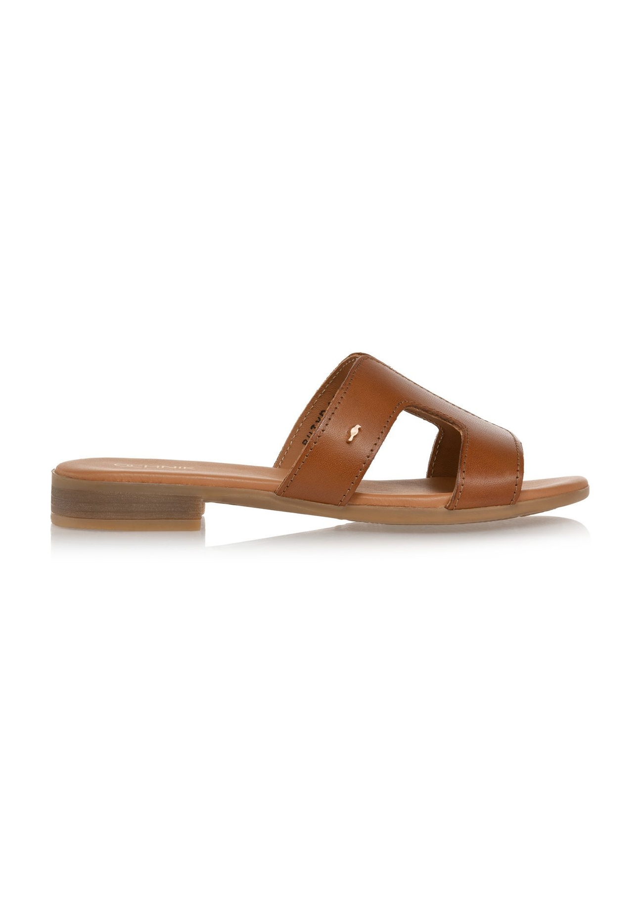 Leather brown flip-flops with a small heel BUTYD-1064-24(W24)-01