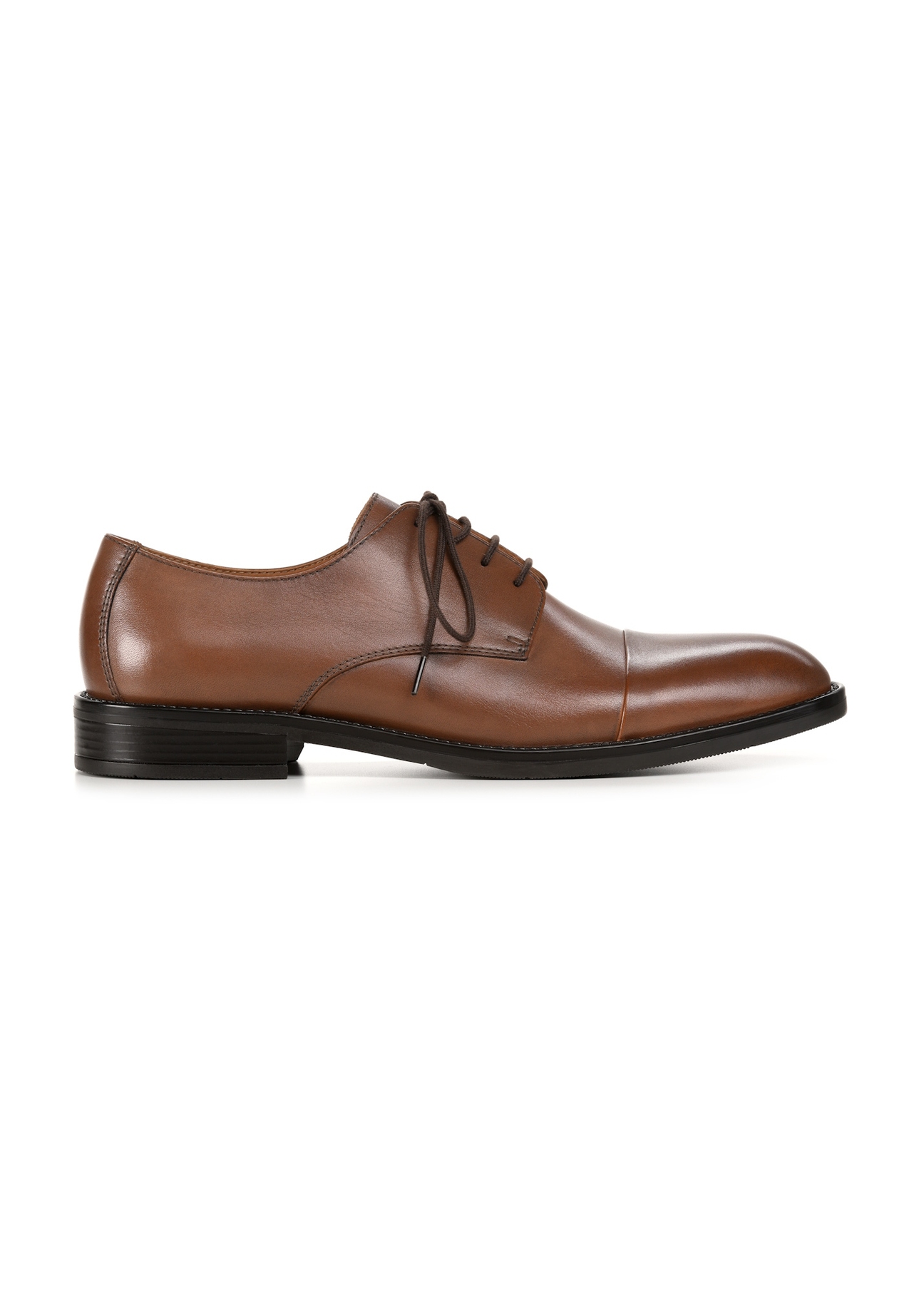 Men's leather brogues in cognac color BUTYM-0500-1F(W26), side view of the product on a white background.