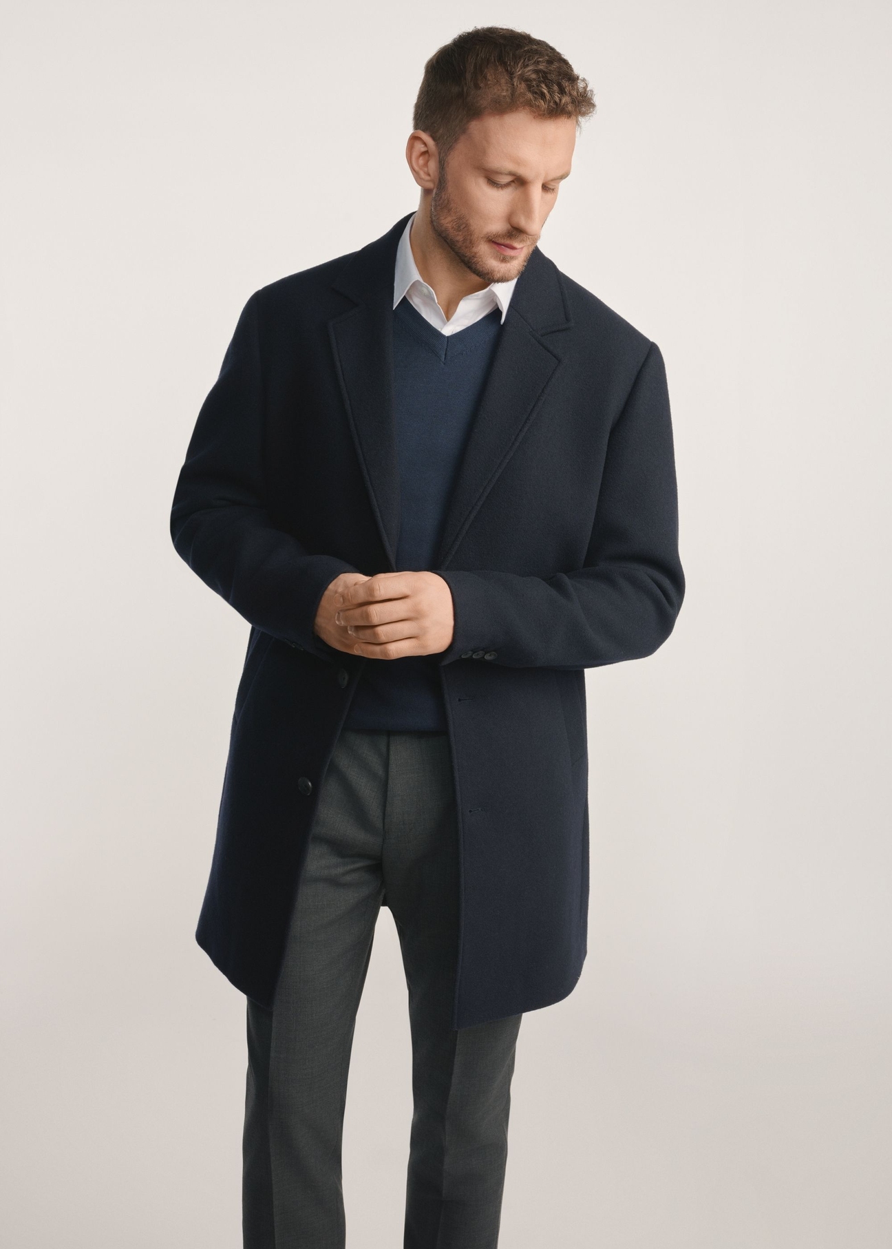 Navy blue men's coat PLAMT-0006-69(Z25), product visible from the front on the model, half of the silhouette visible.