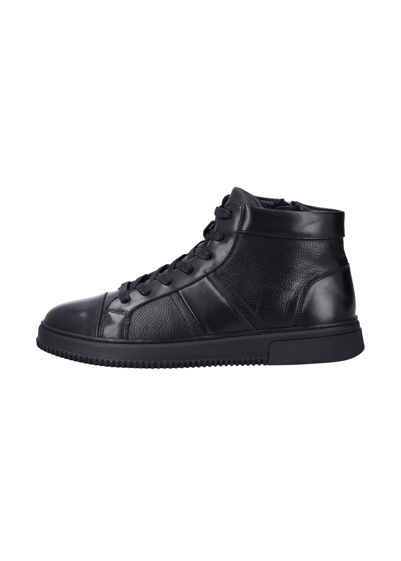 Black leather sports shoes BUTYM-0568-99(Z26), side view of the product on a white background.