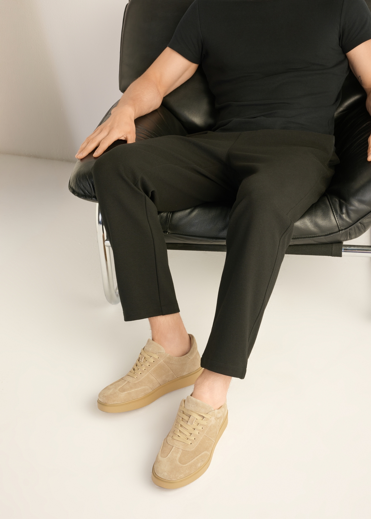 Beige suede men's shoes BUTYM-0564-1K(Z26) - side view of the product, on the model's feet, on a light background.