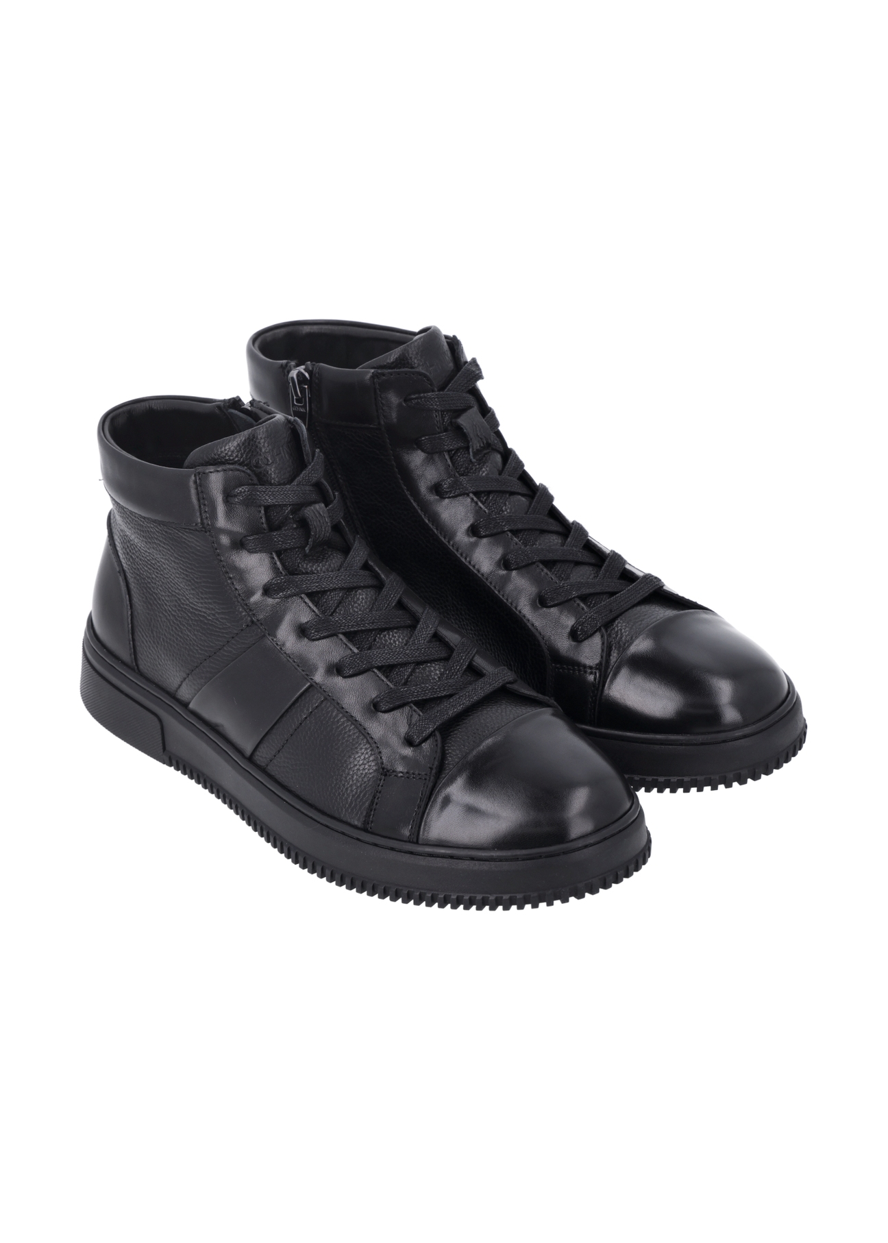 Black leather sports shoes BUTYM-0568-99(Z26), diagonal product view on white background.