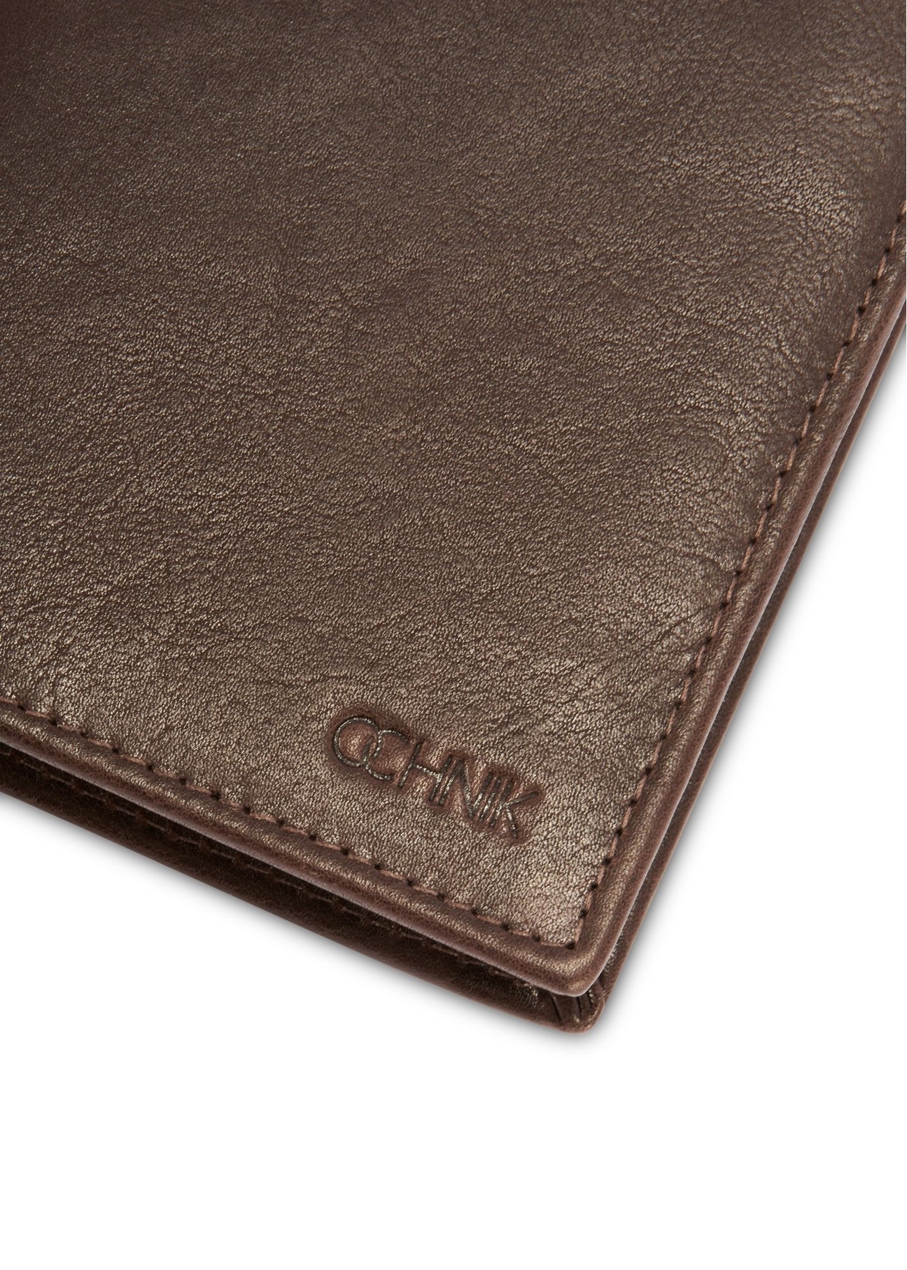 Brown men's leather wallet PORMS-0672-1H(Z26), close-up of the product detail, view on a white background.