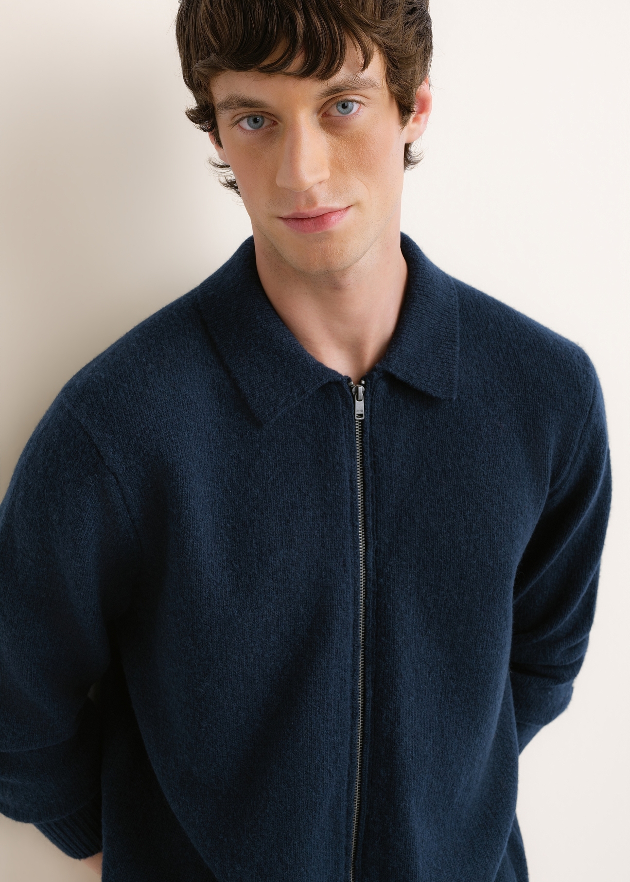 Men's dark navy wool-blend sweater KARMT-0007-7E(Z26); front view of the product on a model, showing half of the figure.