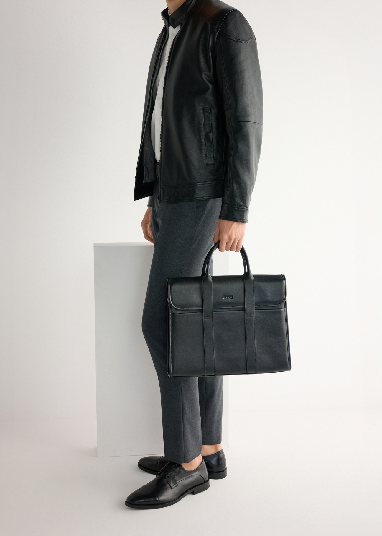 Men's black leather shoes BUTYM-0483-99(W26), side view of the product on the model's feet.