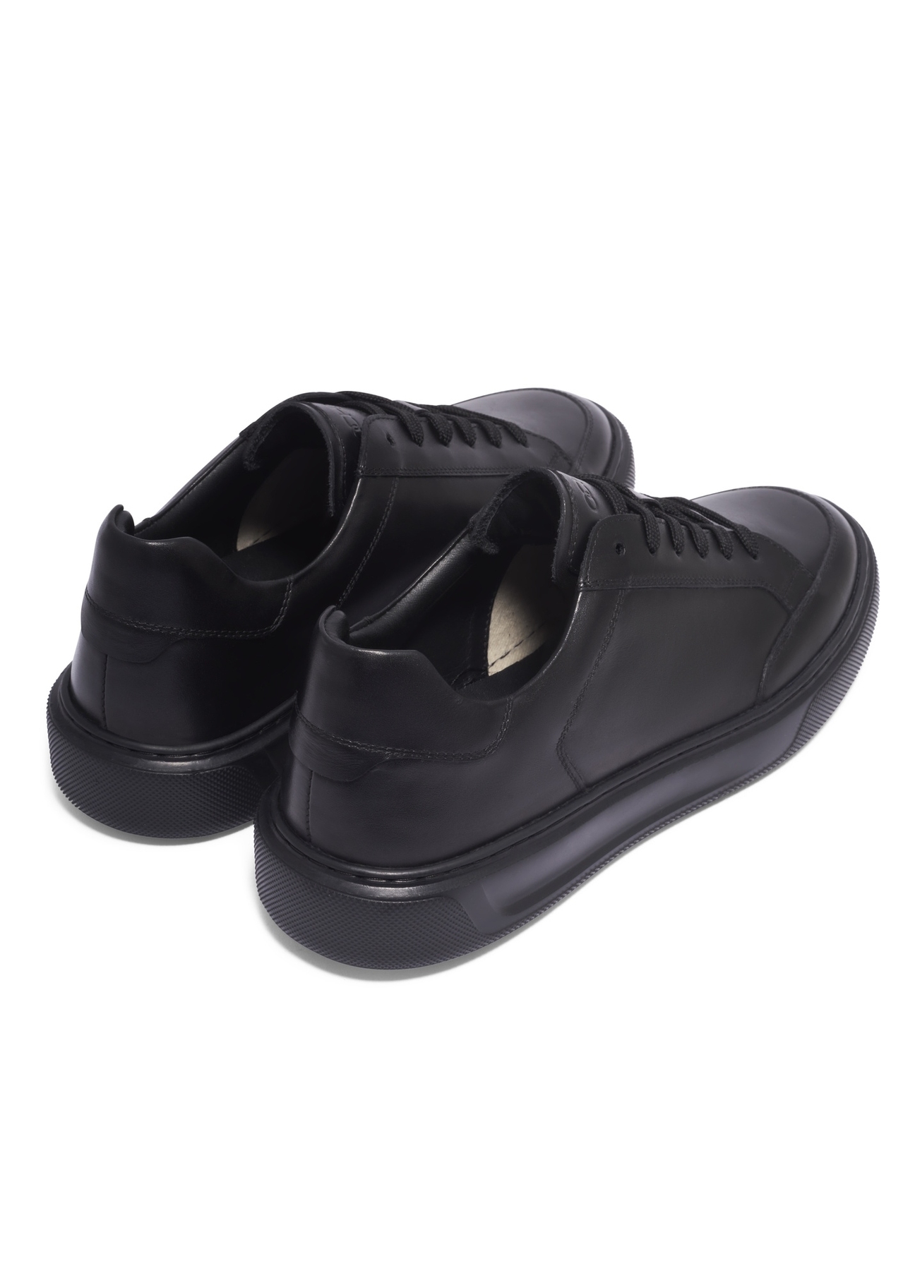 Black leather men's sports shoes BUTYM-0574-99(Z26), product view from the back on a white background.