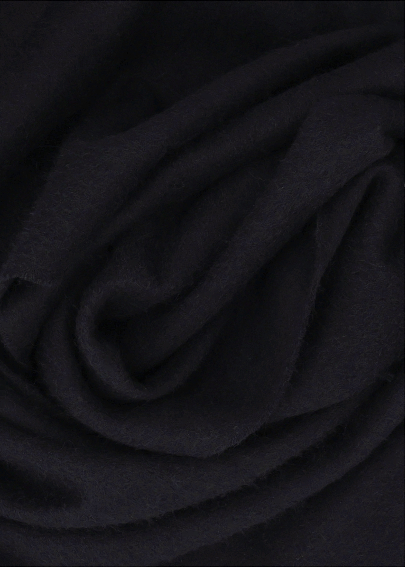 Men's woolen black scarf SZAMT-0034-99(Z25) close-up of the product detail.