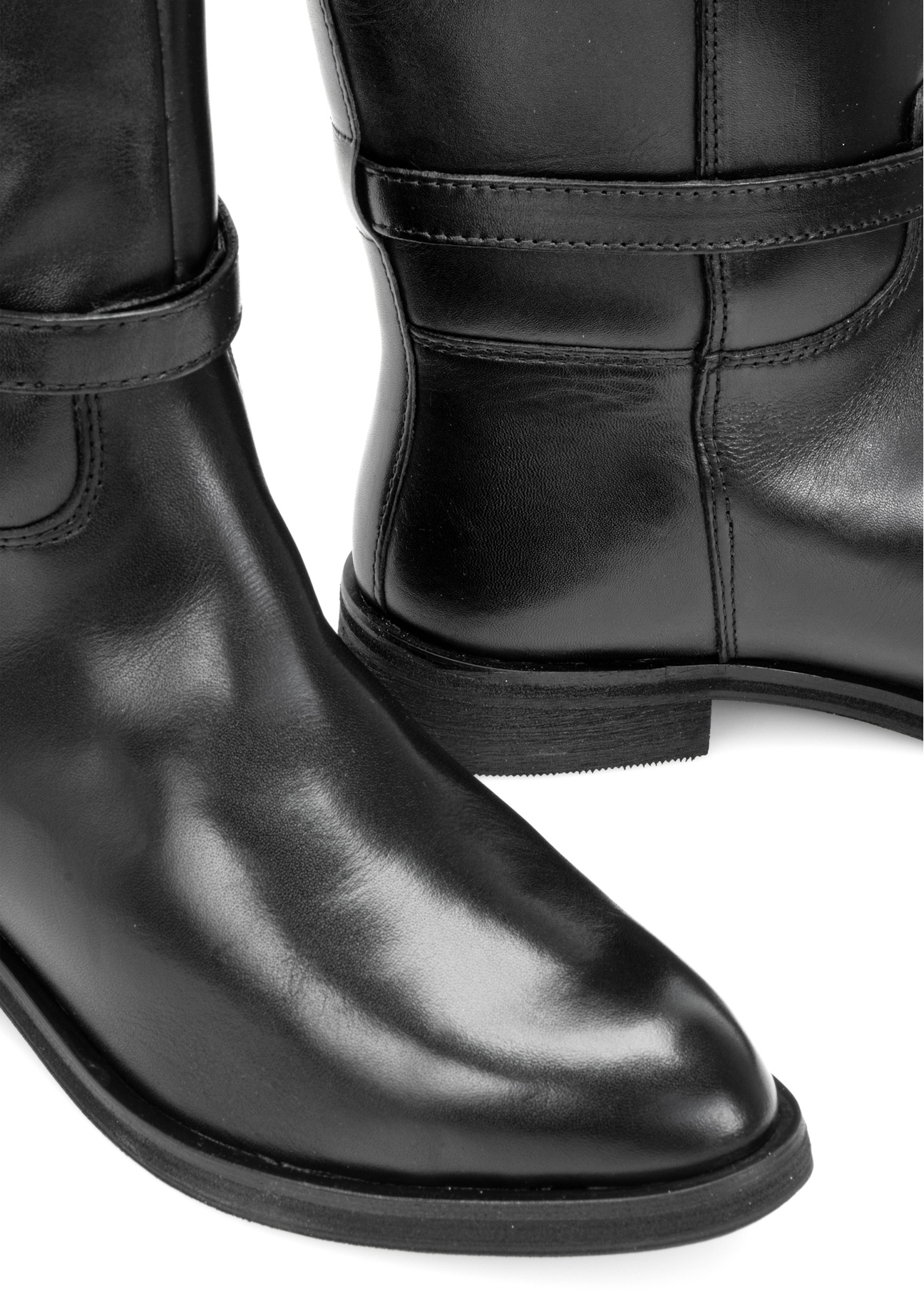 Black leather women's boots BUTYD-1204-99(Z25), close-up of the product on a white background.