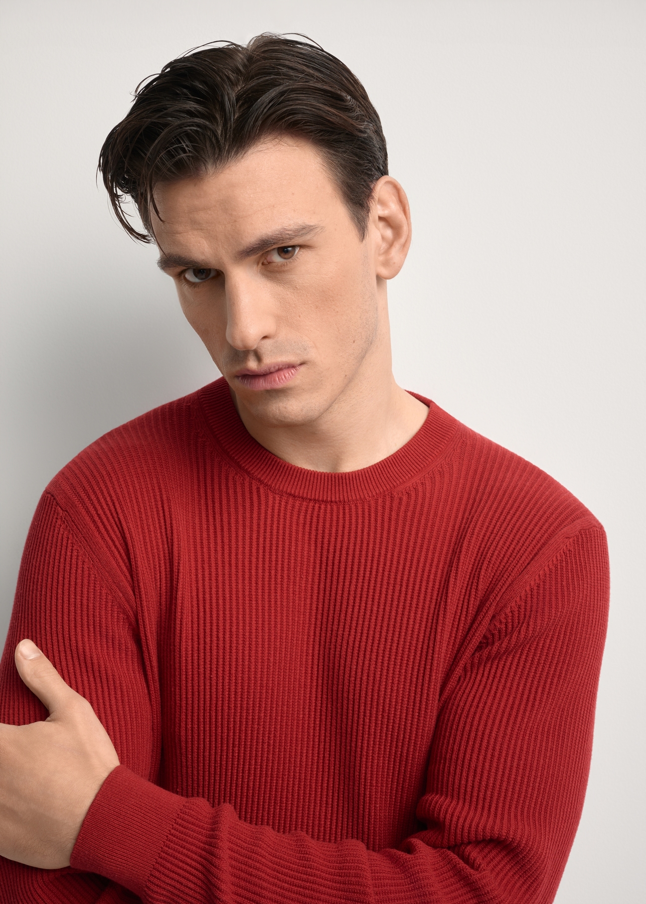 Red ribbed men's sweater SWEMT-0191-4B(W26) - front view of the product, on a model, against a light background. Half-length silhouette visible.
