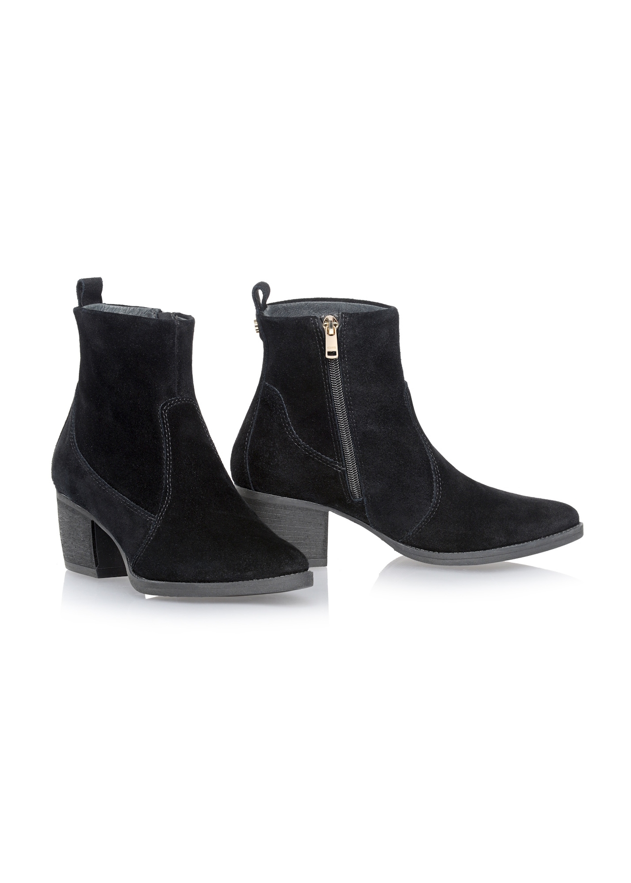 Women's leather ankle boots with heels BUTYD-1005A-98(Z25), diagonal view of the product on a white background.