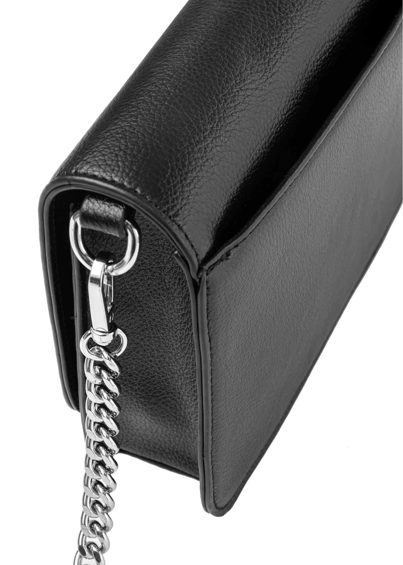 Black women's handbag with chain TOREC-1047-99(Z25), close-up of the product detail on a white background.