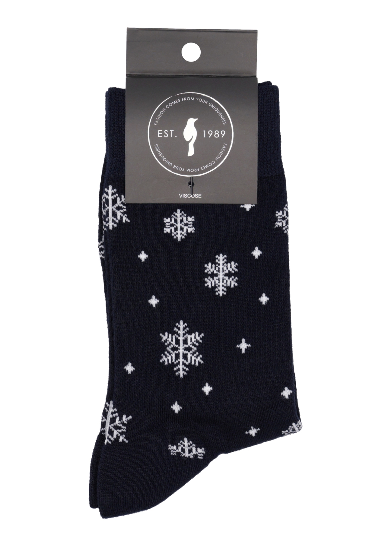 Men's black socks with a winter print SKAMT-0204-9P(Z26), front view of the product on a white background.