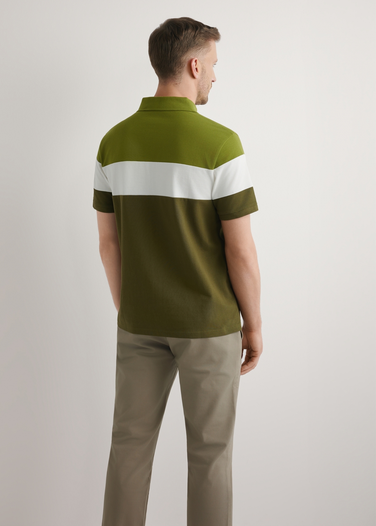 Men's green cotton polo shirt POLMT-0087-8E(W26), back view of the product on the model. Half of the silhouette visible.