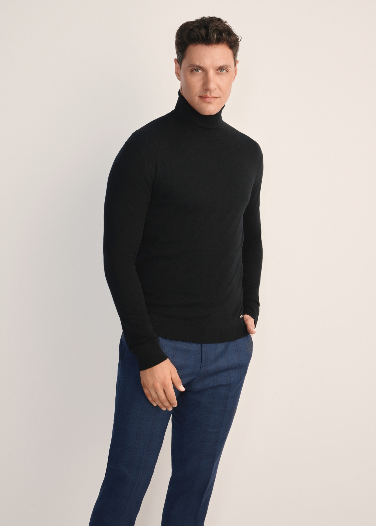 Black men's turtleneck sweater SWEMT-0185-99(Z25), front view of the product on the model. Half of the silhouette visible.